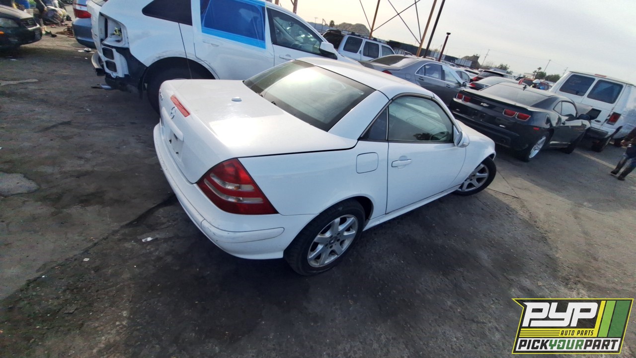 2001 MERCEDES-BENZ SLK230 partes disponibles