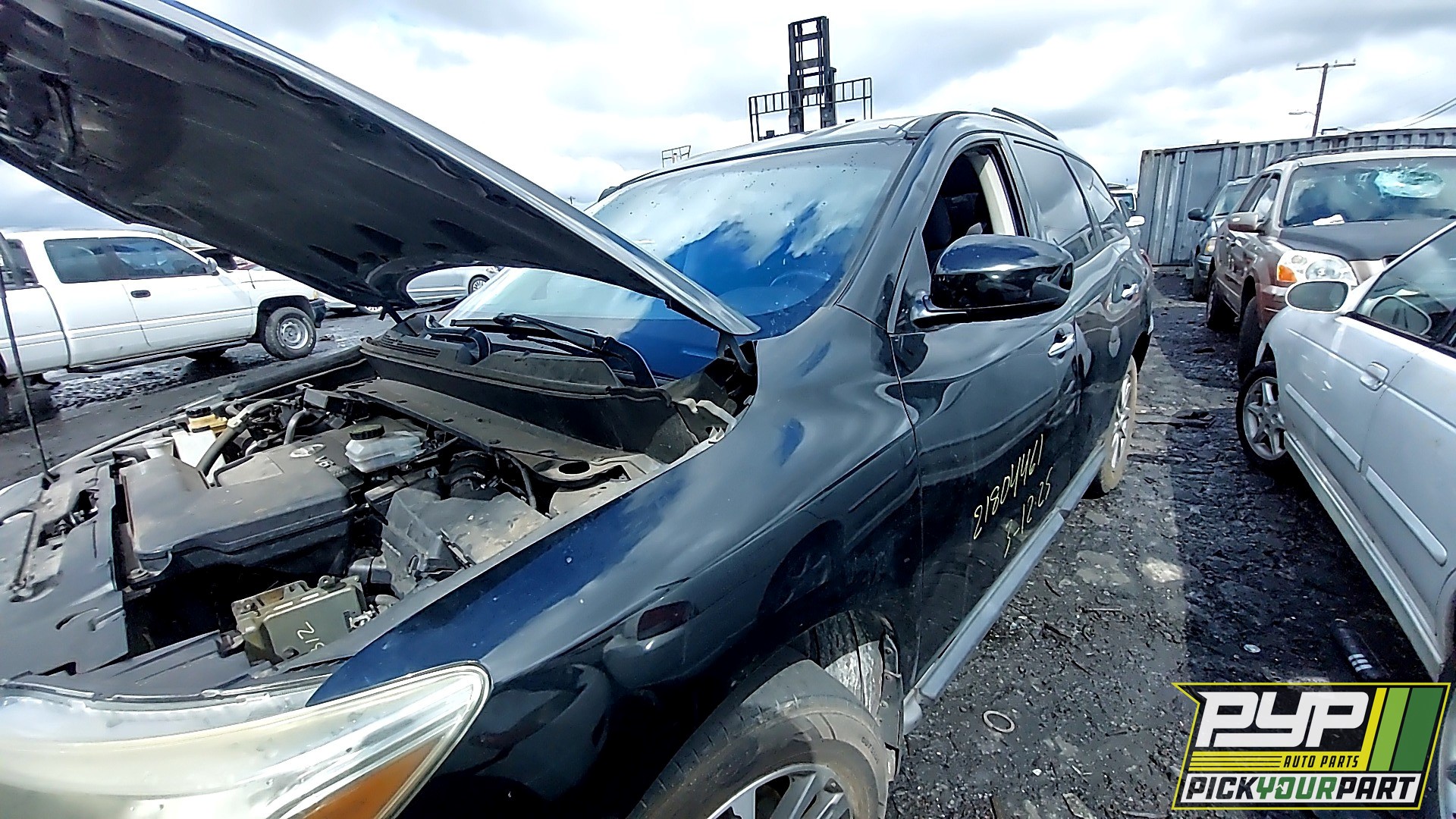 2013 NISSAN PATHFINDER available for parts