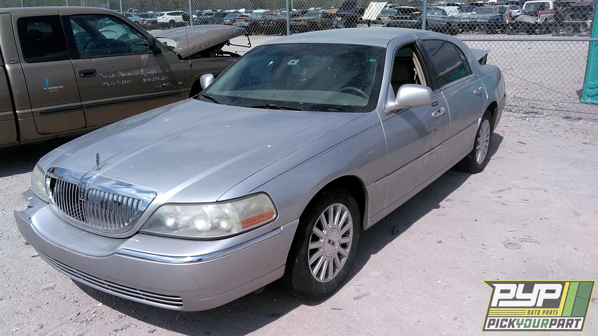 2004 LINCOLN TOWN CAR partes disponibles