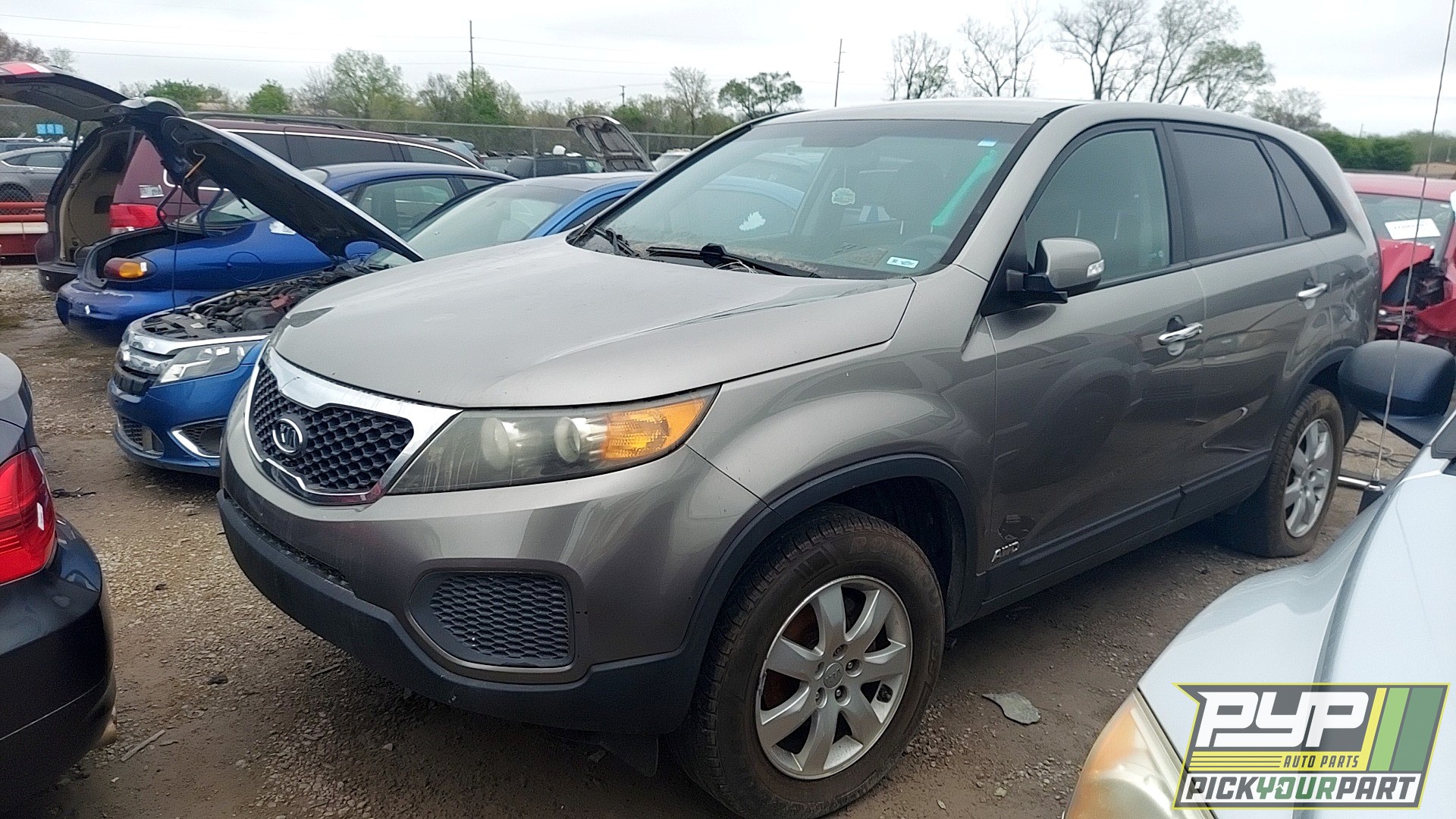2011 KIA SORENTO available for parts