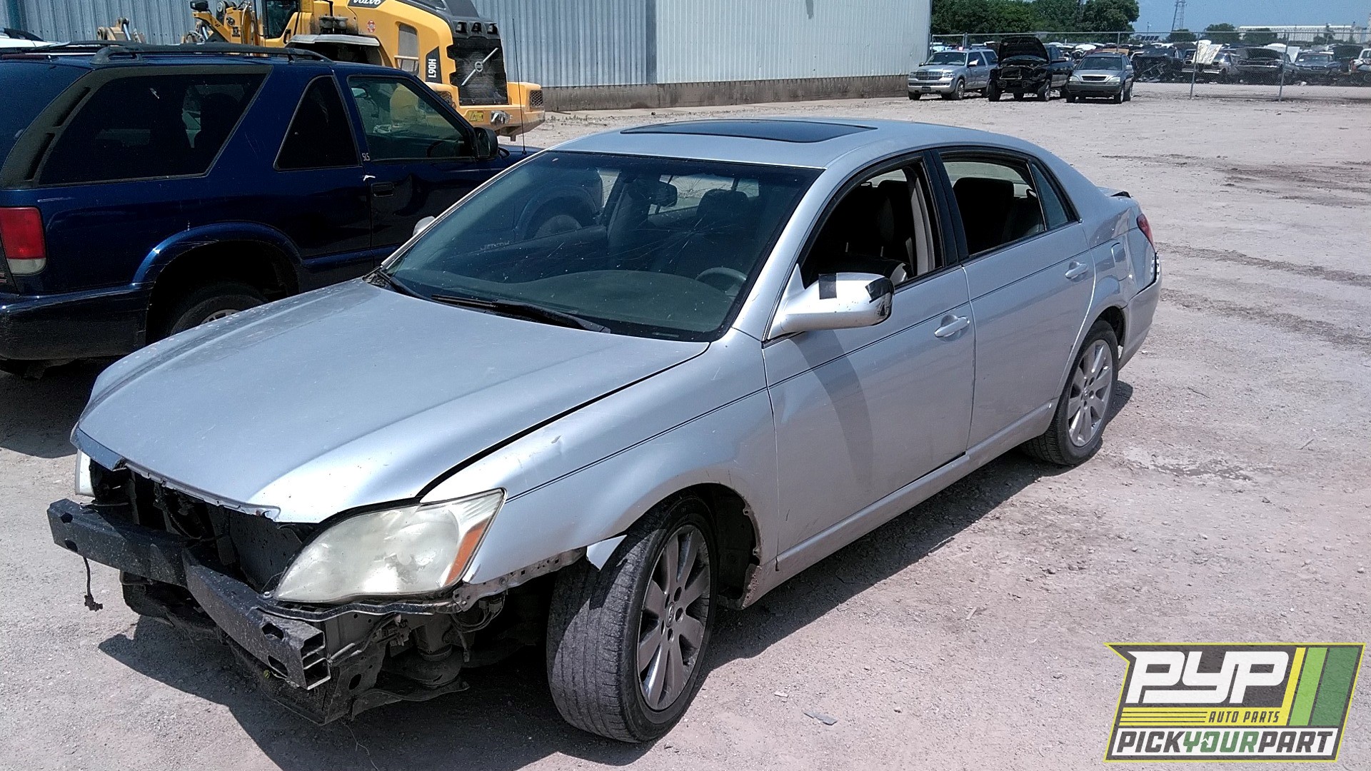 2005 TOYOTA AVALON available for parts