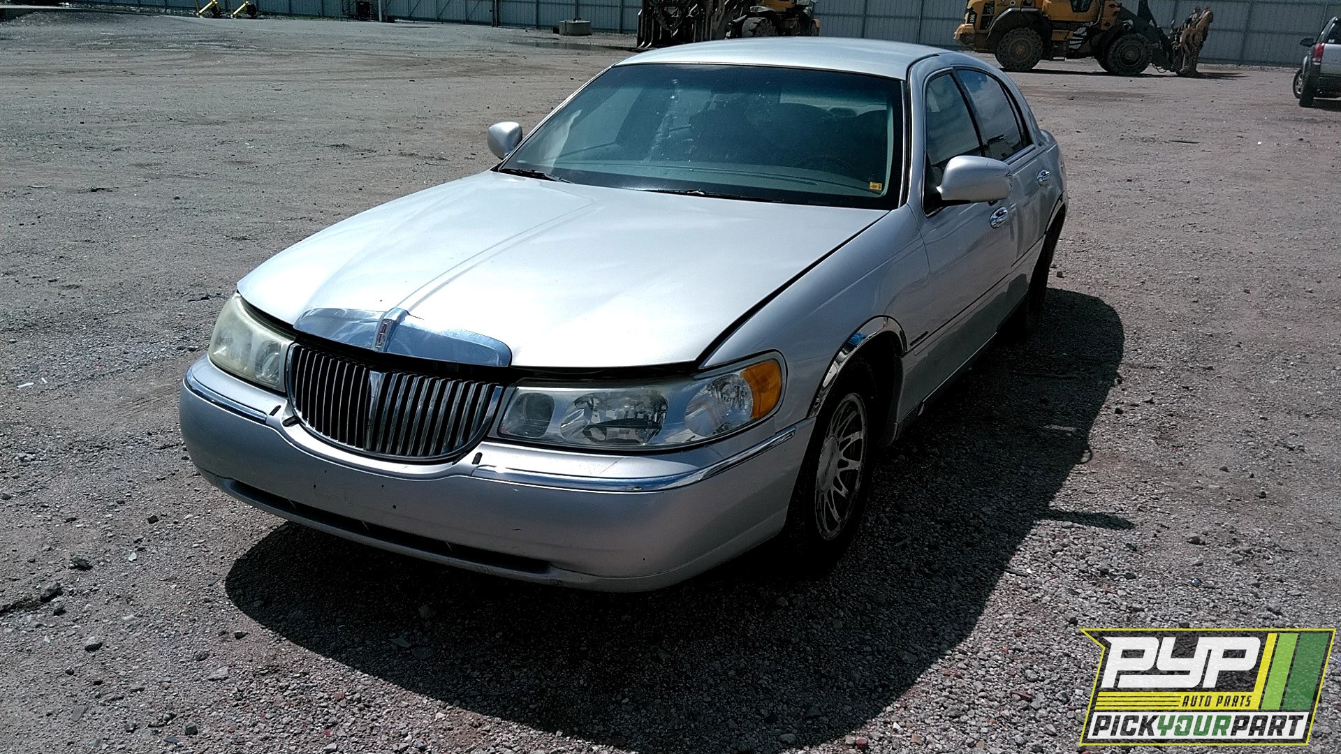 2002 LINCOLN TOWN CAR available for parts