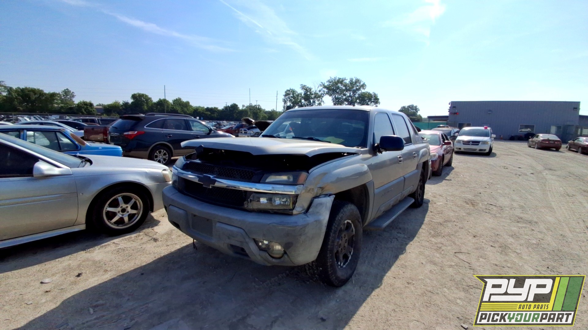 2002 CHEVROLET AVALANCHE 1500 available for parts