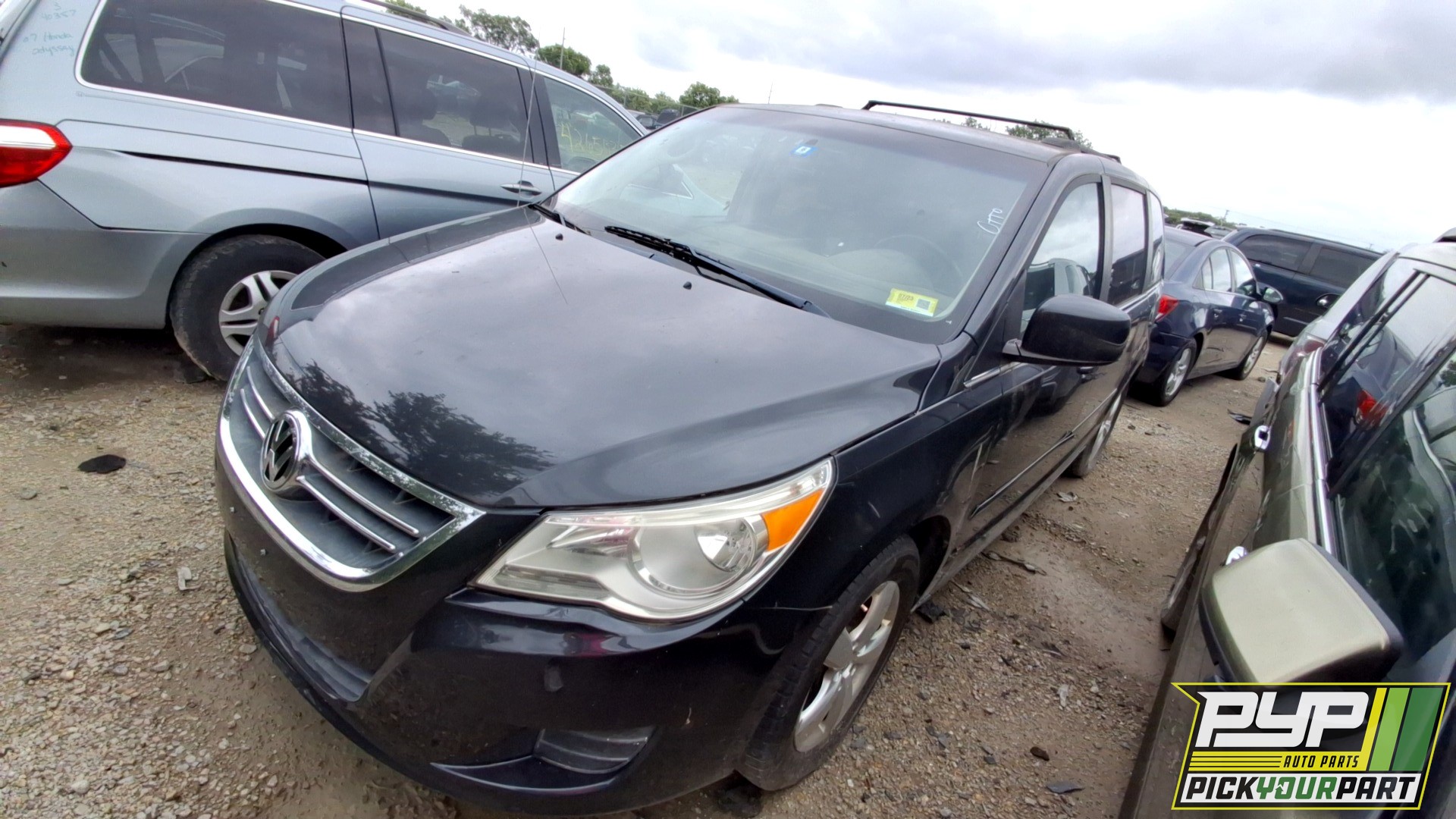 2011 VOLKSWAGEN ROUTAN partes disponibles