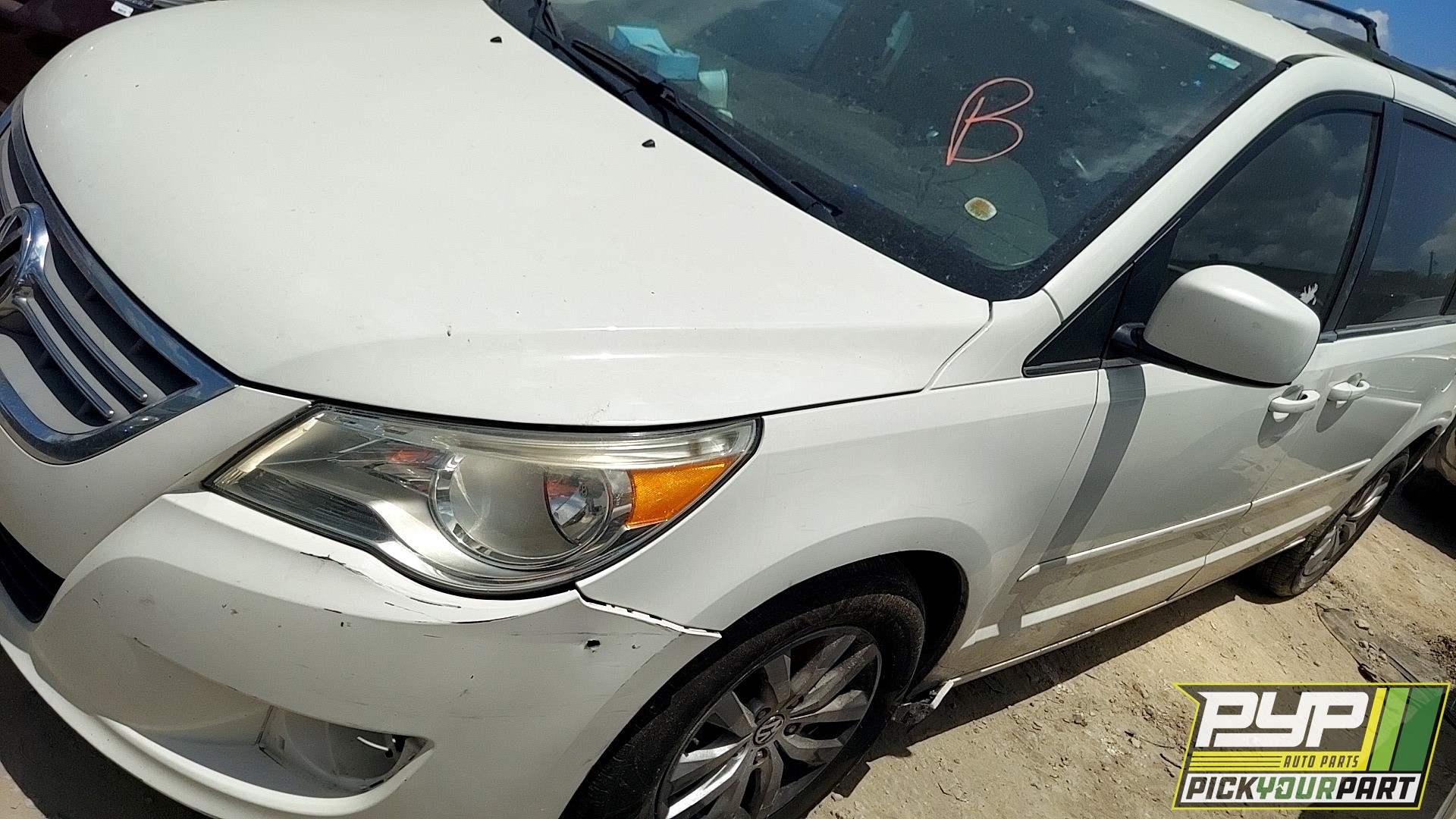 2012 VOLKSWAGEN ROUTAN available for parts