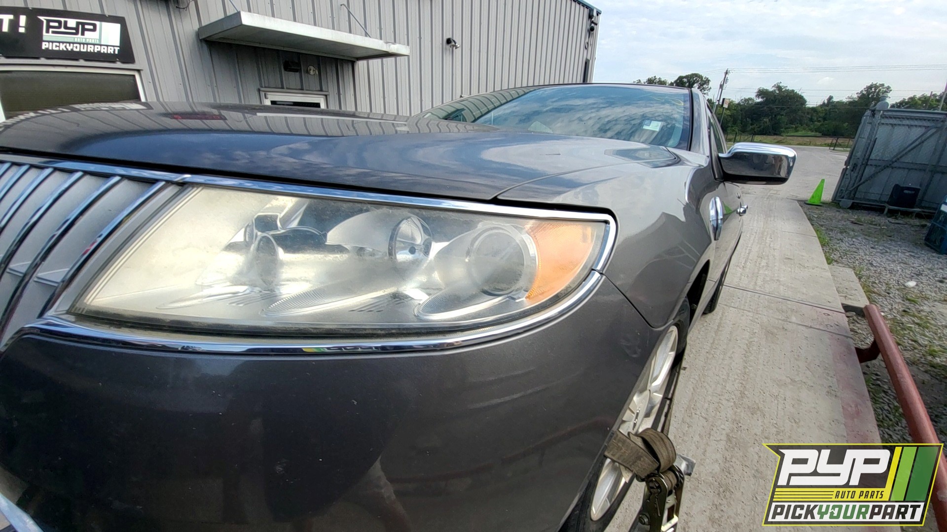 2010 LINCOLN MKZ available for parts