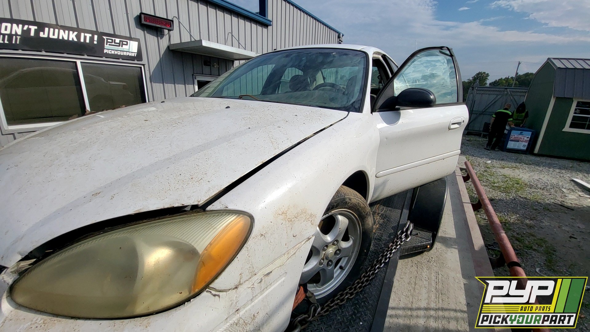 2004 FORD TAURUS available for parts