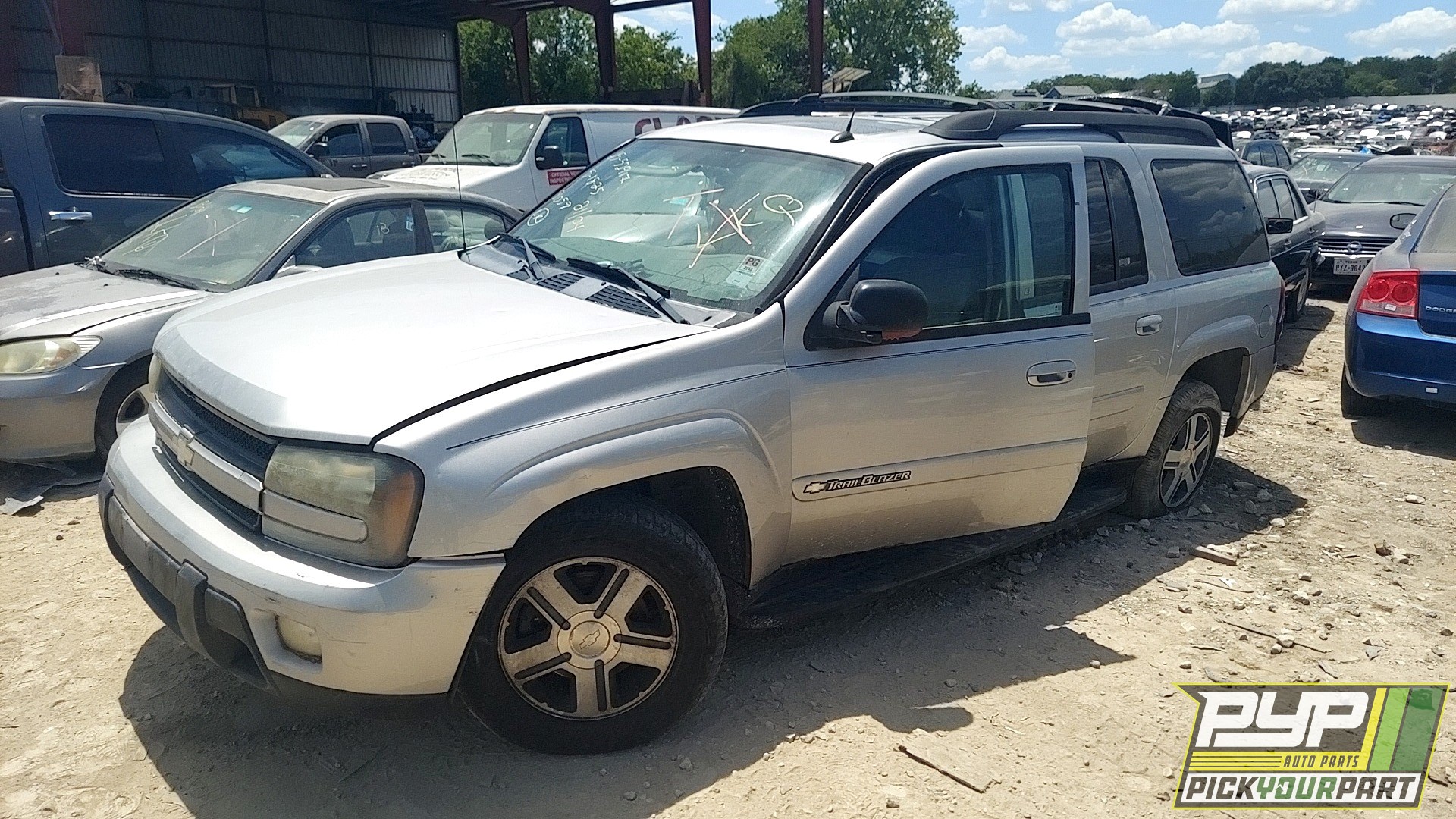2004 CHEVROLET TRAILBLAZER EXT available for parts