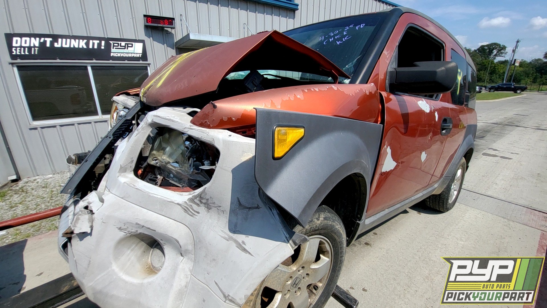 2003 HONDA ELEMENT available for parts