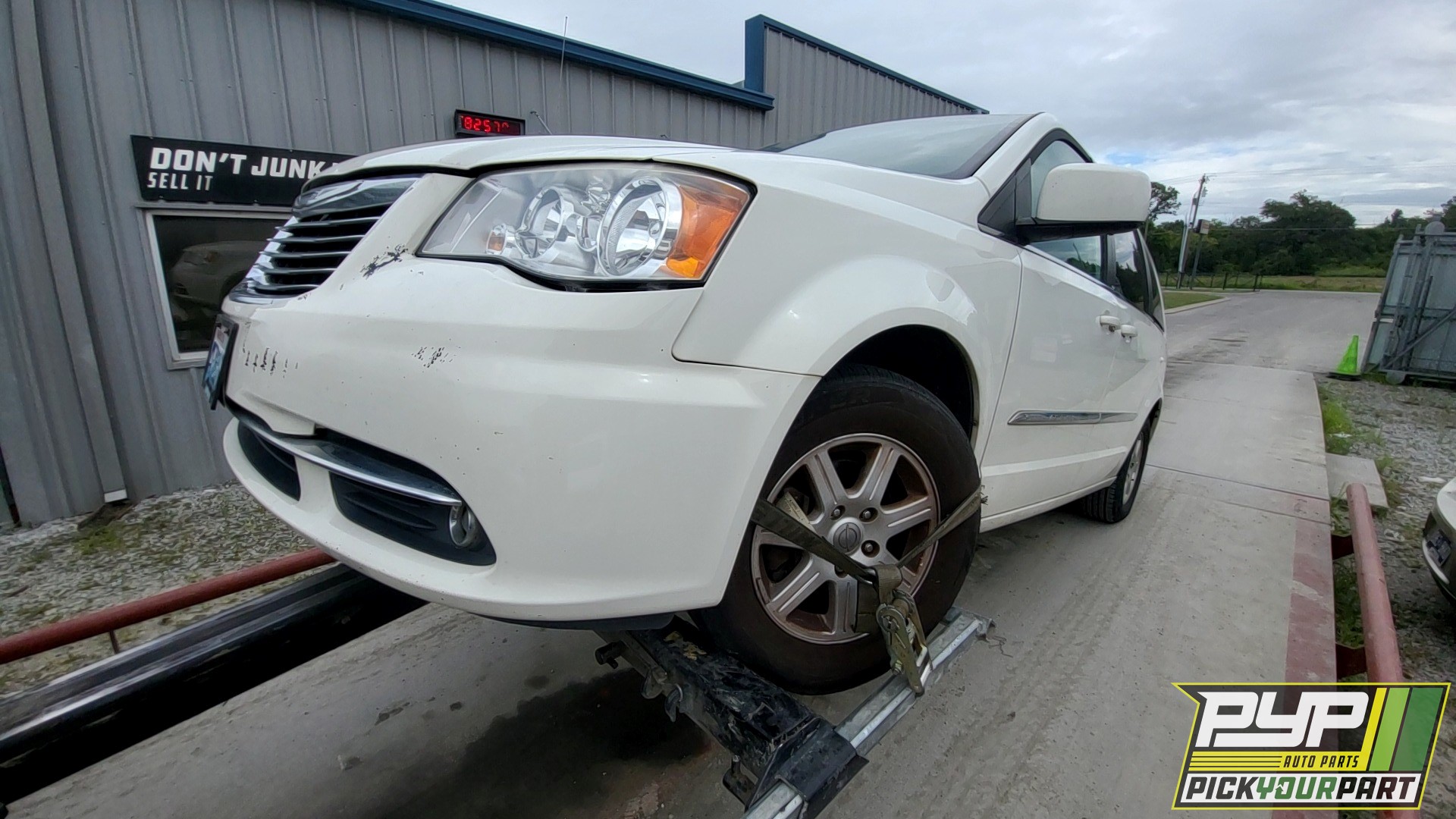 2013 CHRYSLER TOWN & COUNTRY partes disponibles