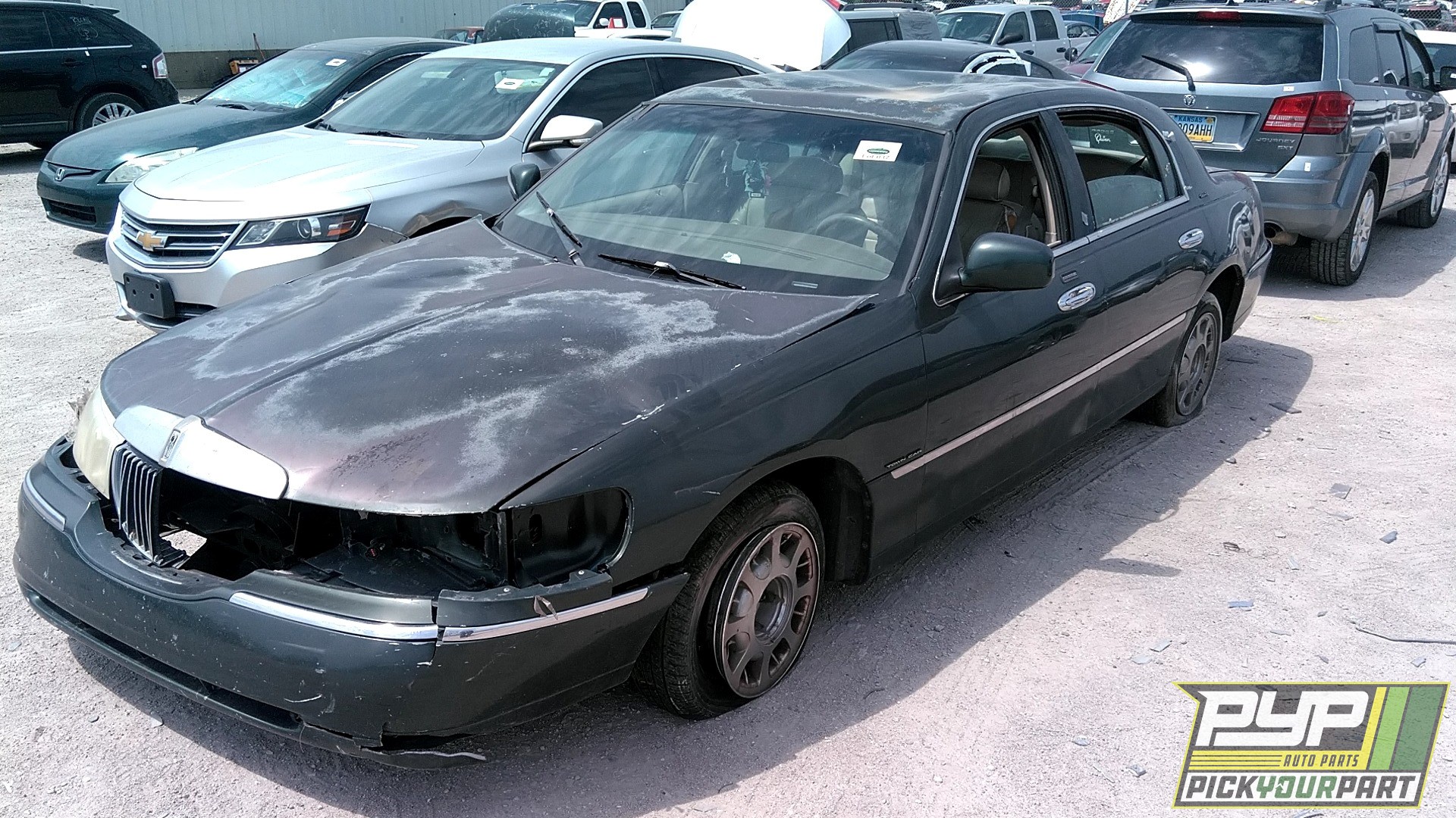 2000 LINCOLN TOWN CAR available for parts