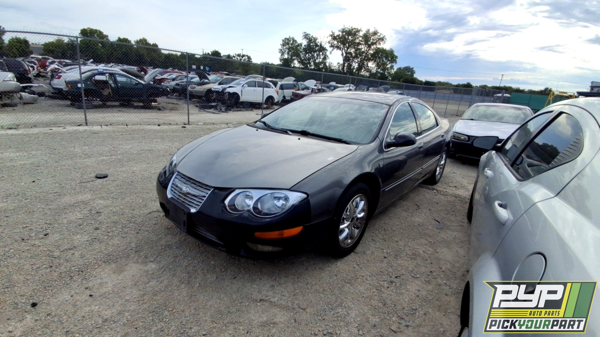 2004 CHRYSLER 300M partes disponibles