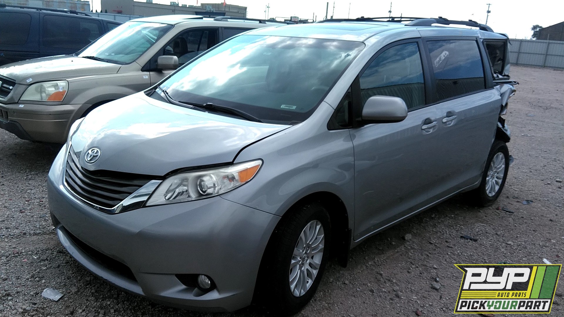 2013 TOYOTA SIENNA partes disponibles