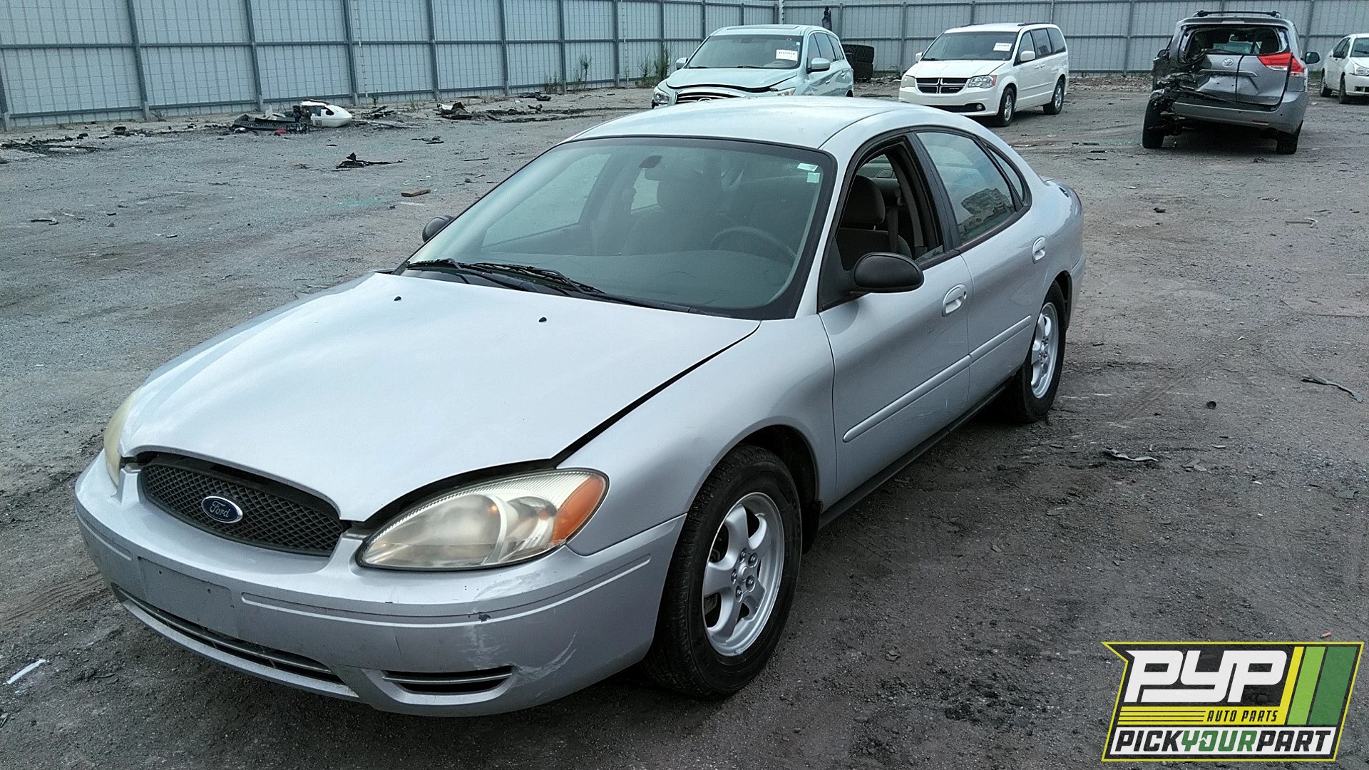 2004 FORD TAURUS available for parts