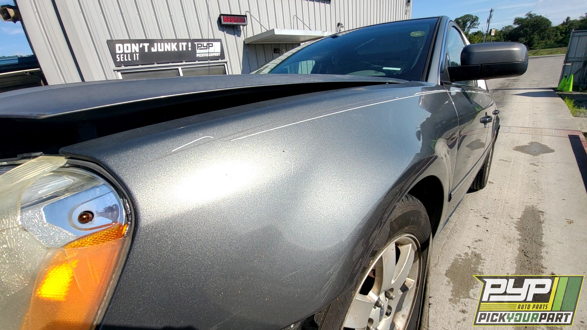 2005 FORD FIVE HUNDRED available for parts