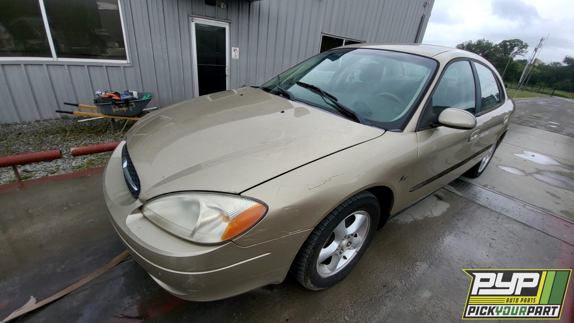 2000 FORD TAURUS available for parts