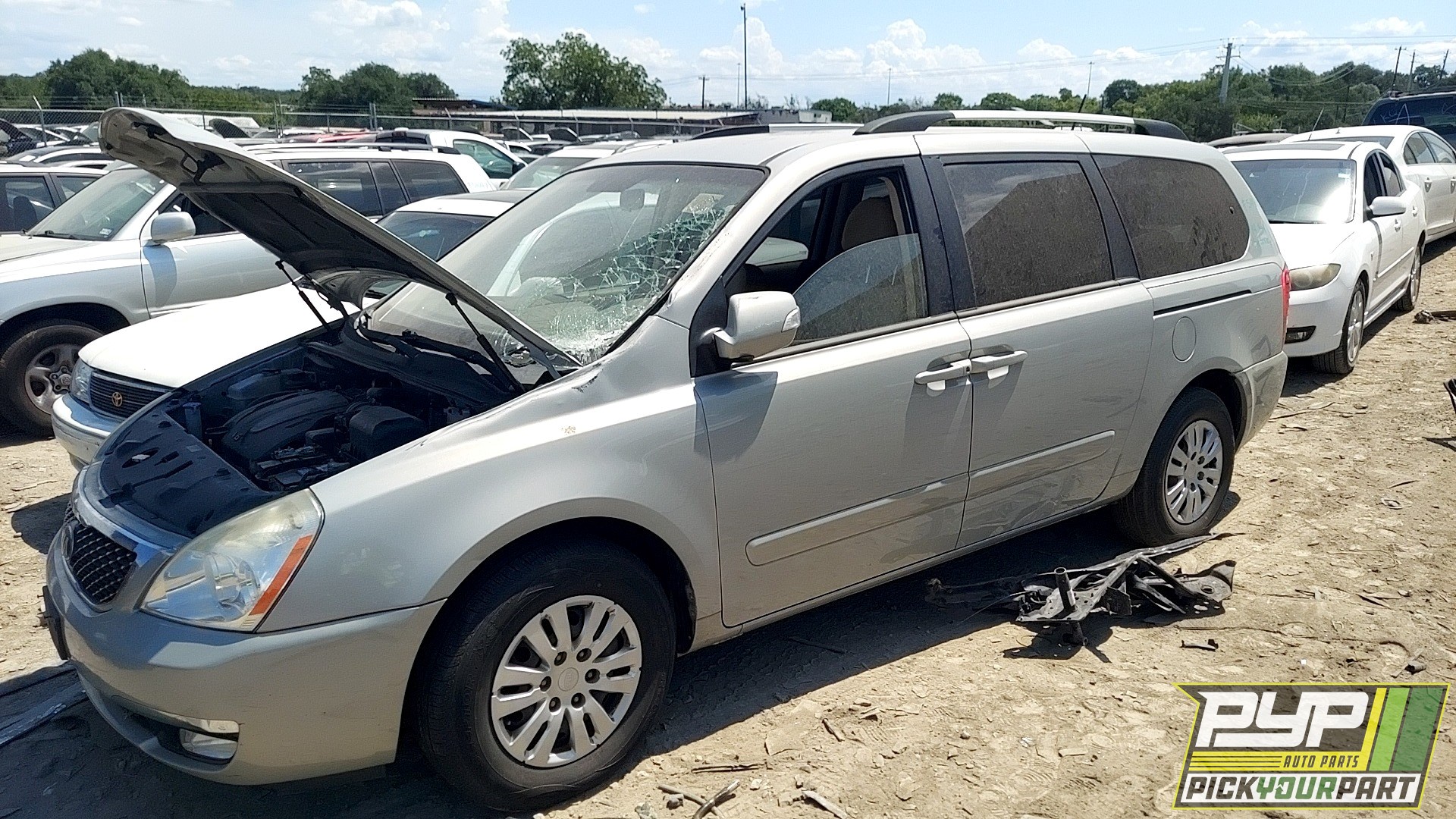 2014 KIA SEDONA available for parts