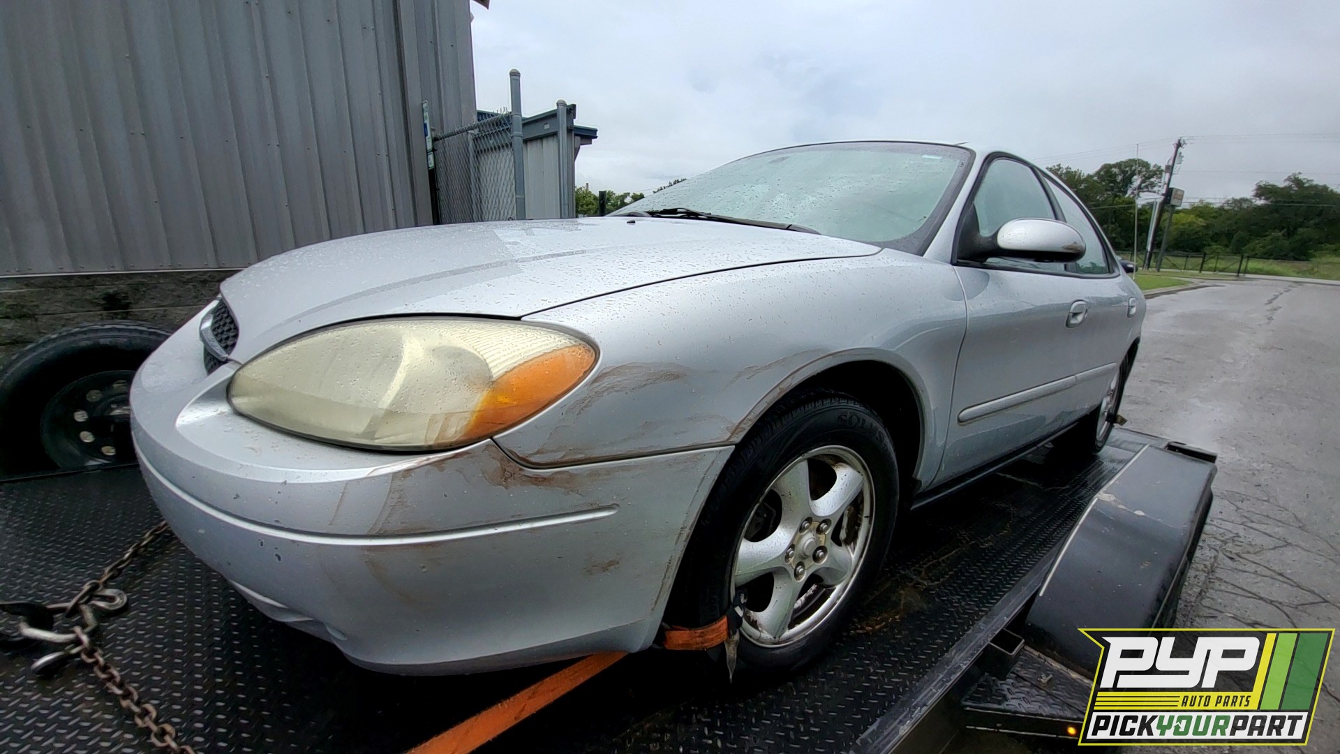 2002 FORD TAURUS available for parts