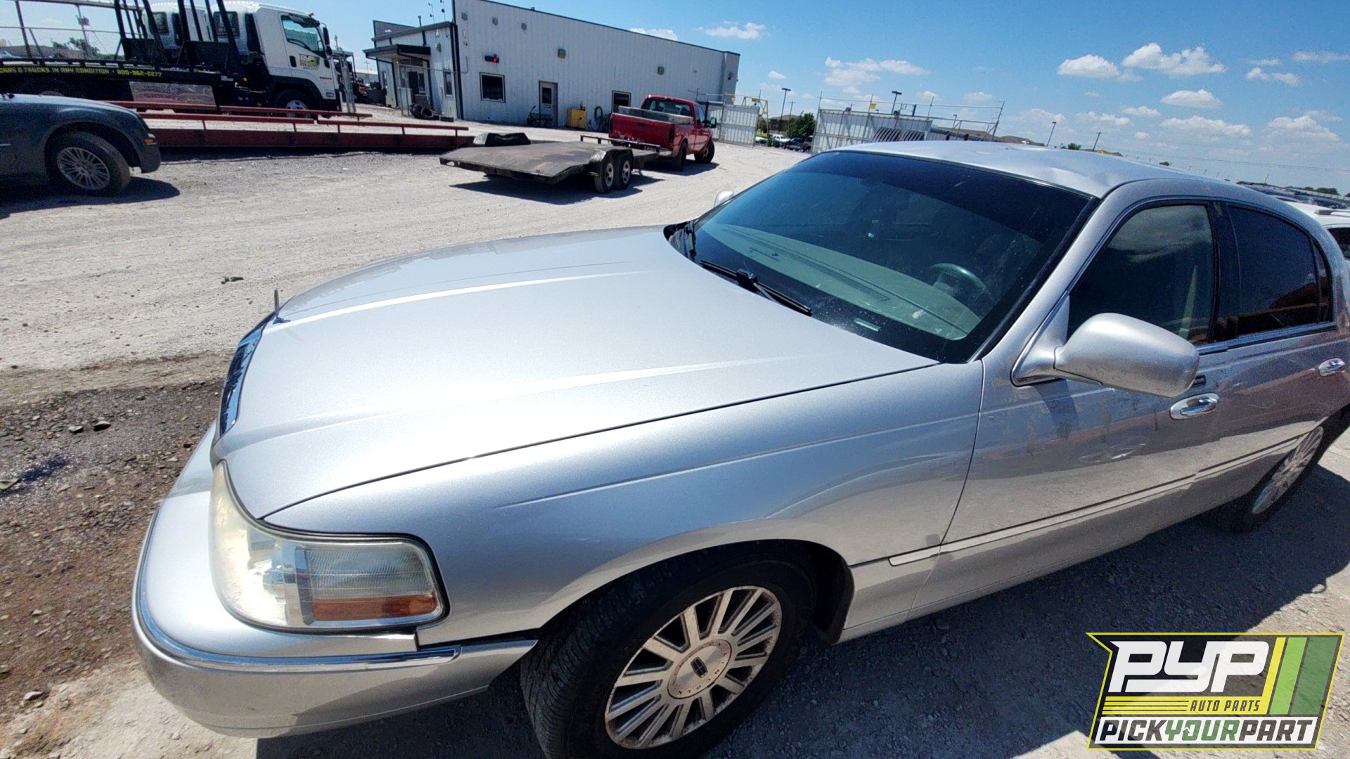 2003 LINCOLN TOWN CAR available for parts
