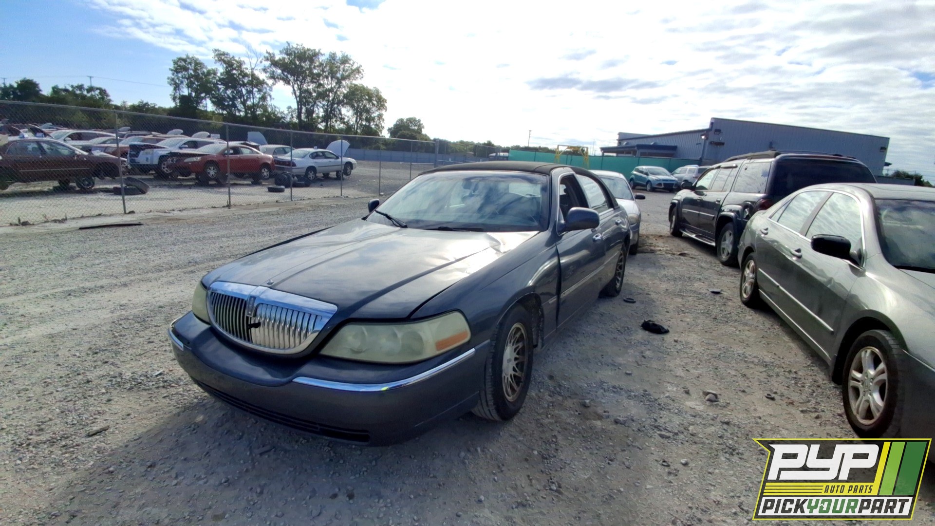 2002 LINCOLN TOWN CAR available for parts