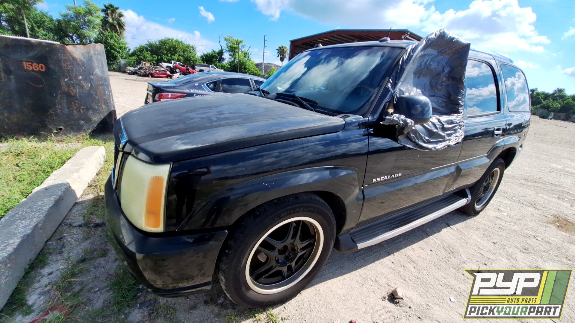 2005 CADILLAC ESCALADE available for parts