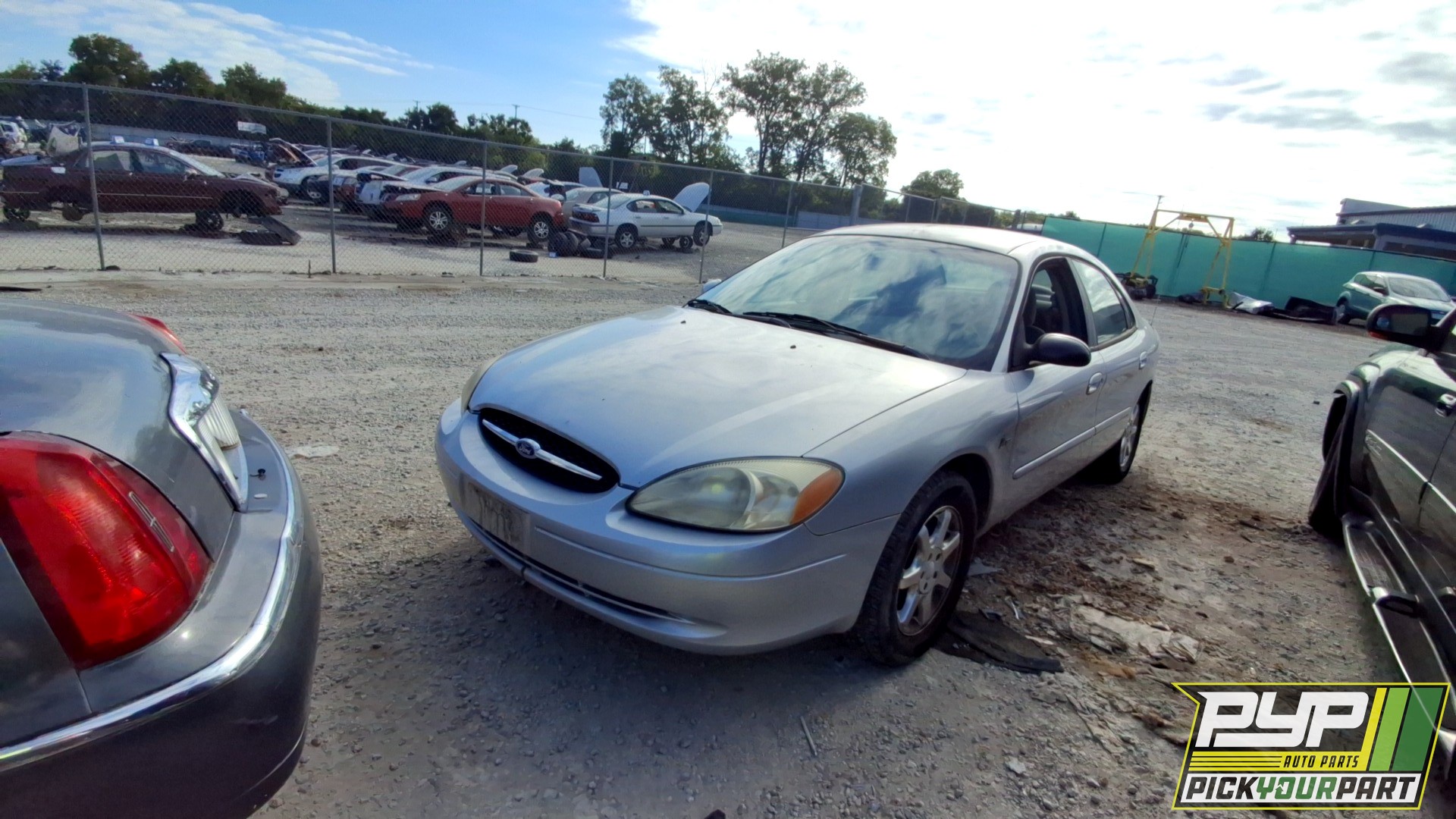 2000 FORD TAURUS available for parts