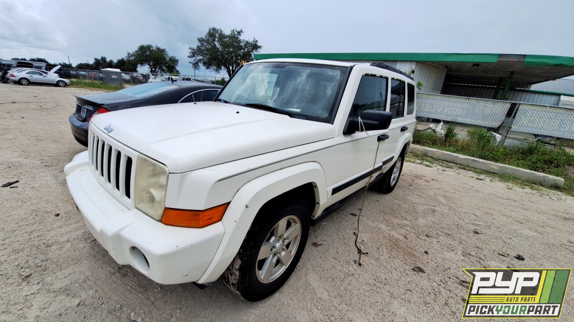 2006 JEEP COMMANDER available for parts