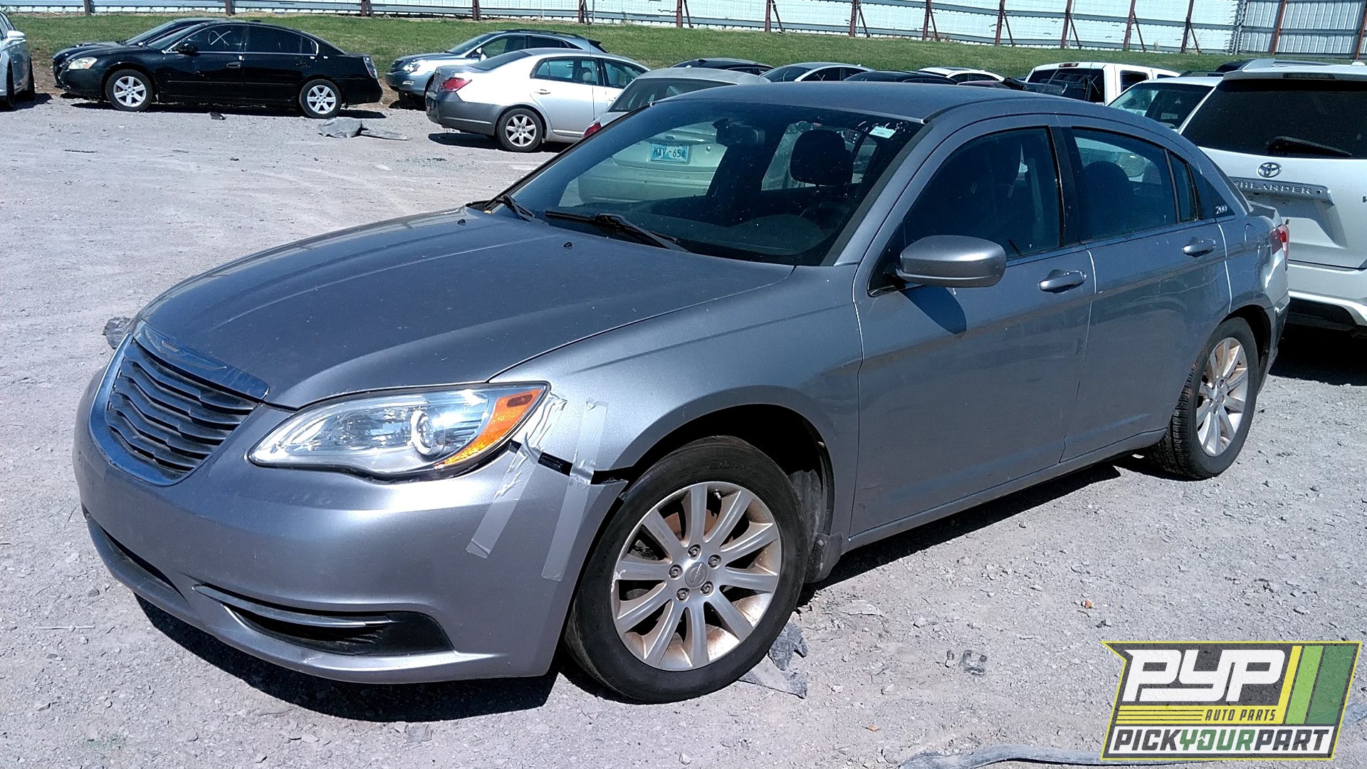 2013 CHRYSLER 200 partes disponibles