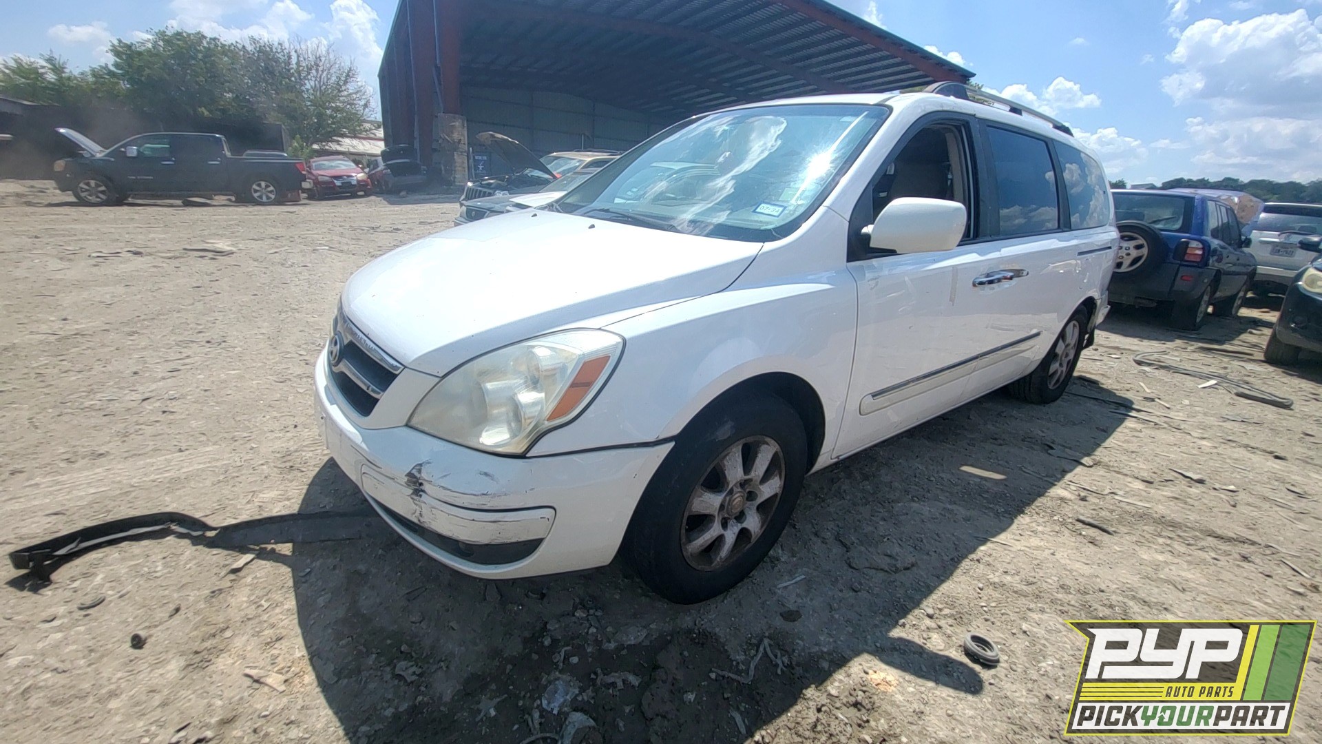 2007 HYUNDAI ENTOURAGE available for parts