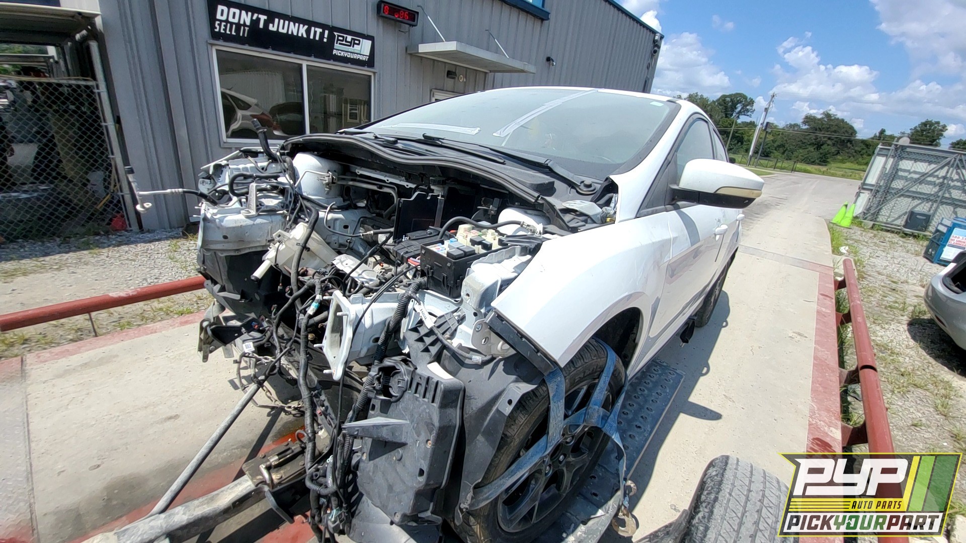 2013 FORD FOCUS available for parts