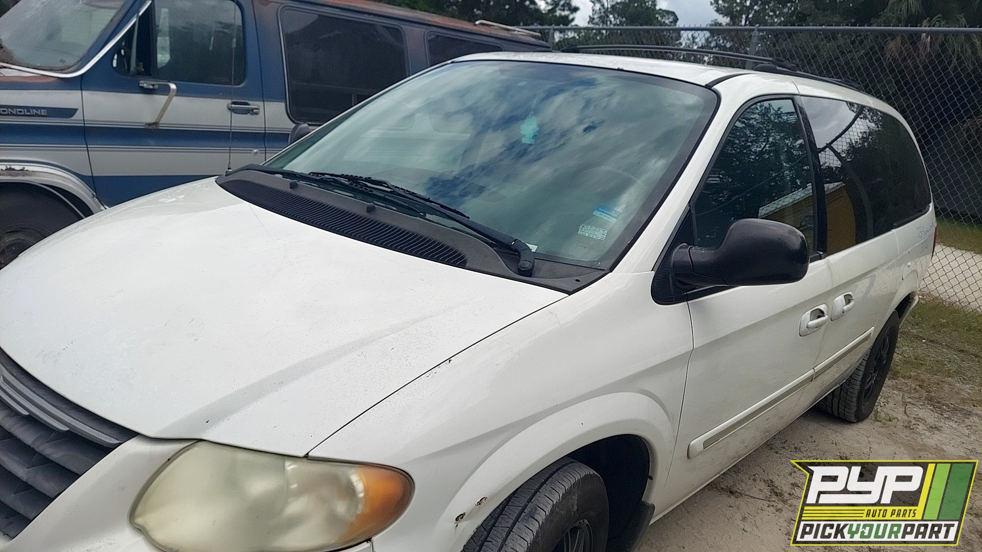 2005 CHRYSLER TOWN & COUNTRY available for parts