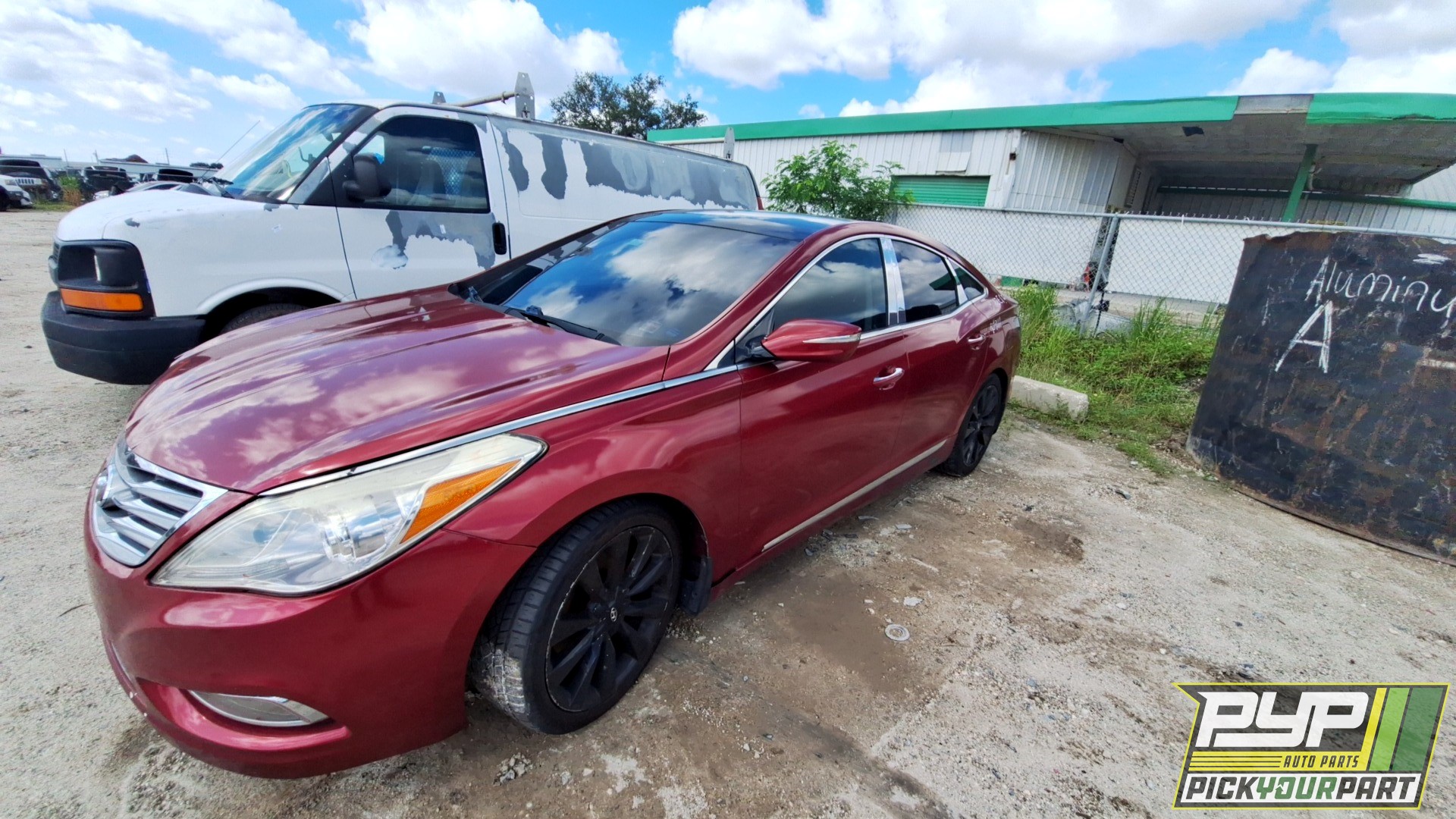 2013 HYUNDAI AZERA available for parts