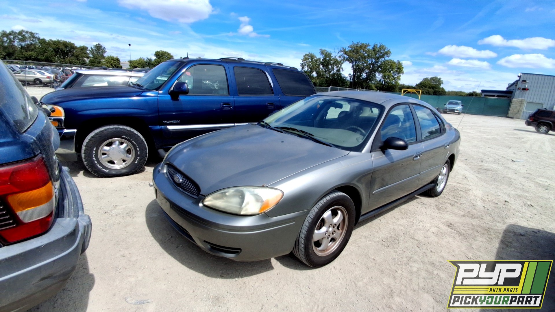2004 FORD TAURUS available for parts