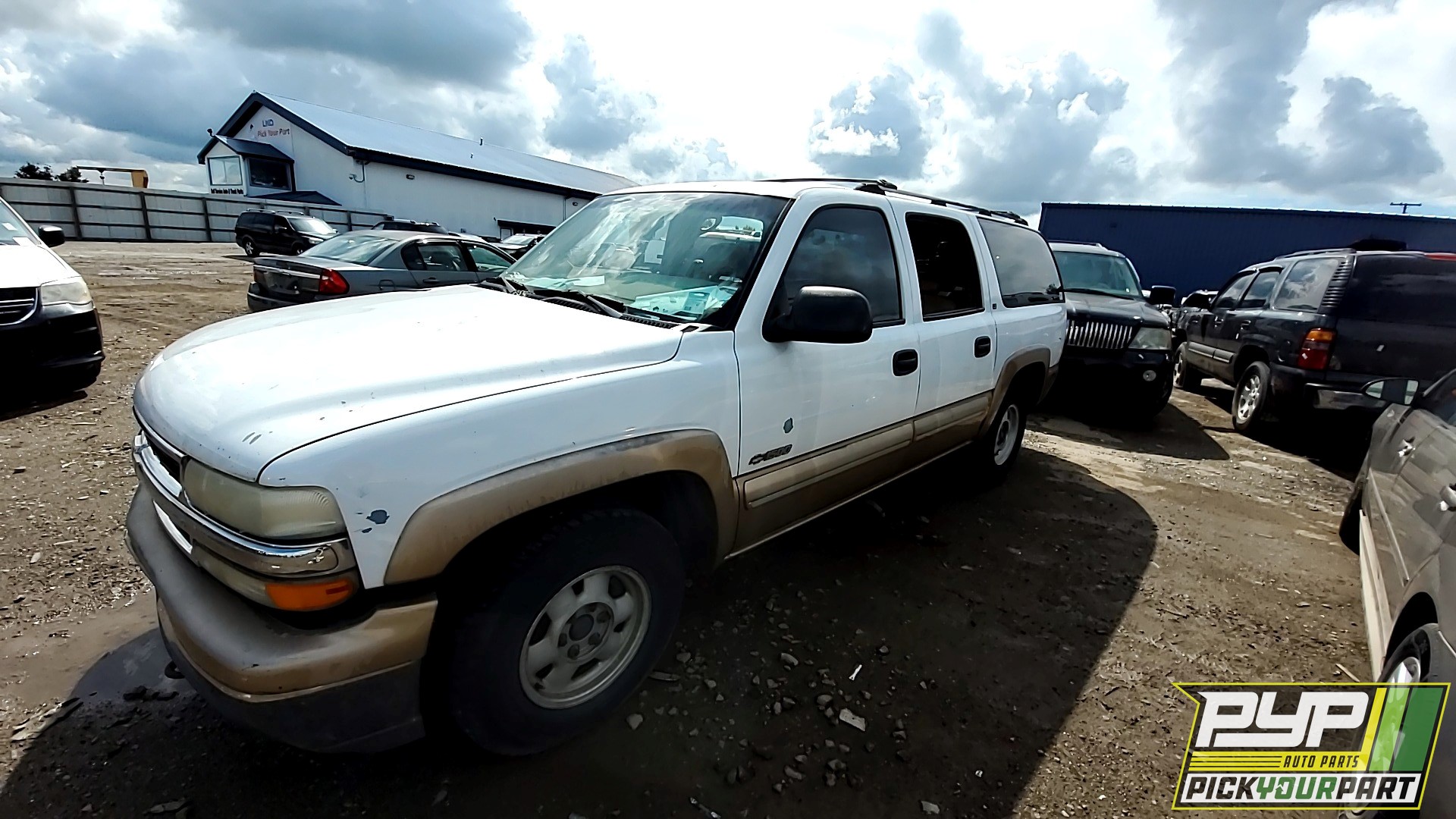2000 CHEVROLET SUBURBAN 1500 available for parts