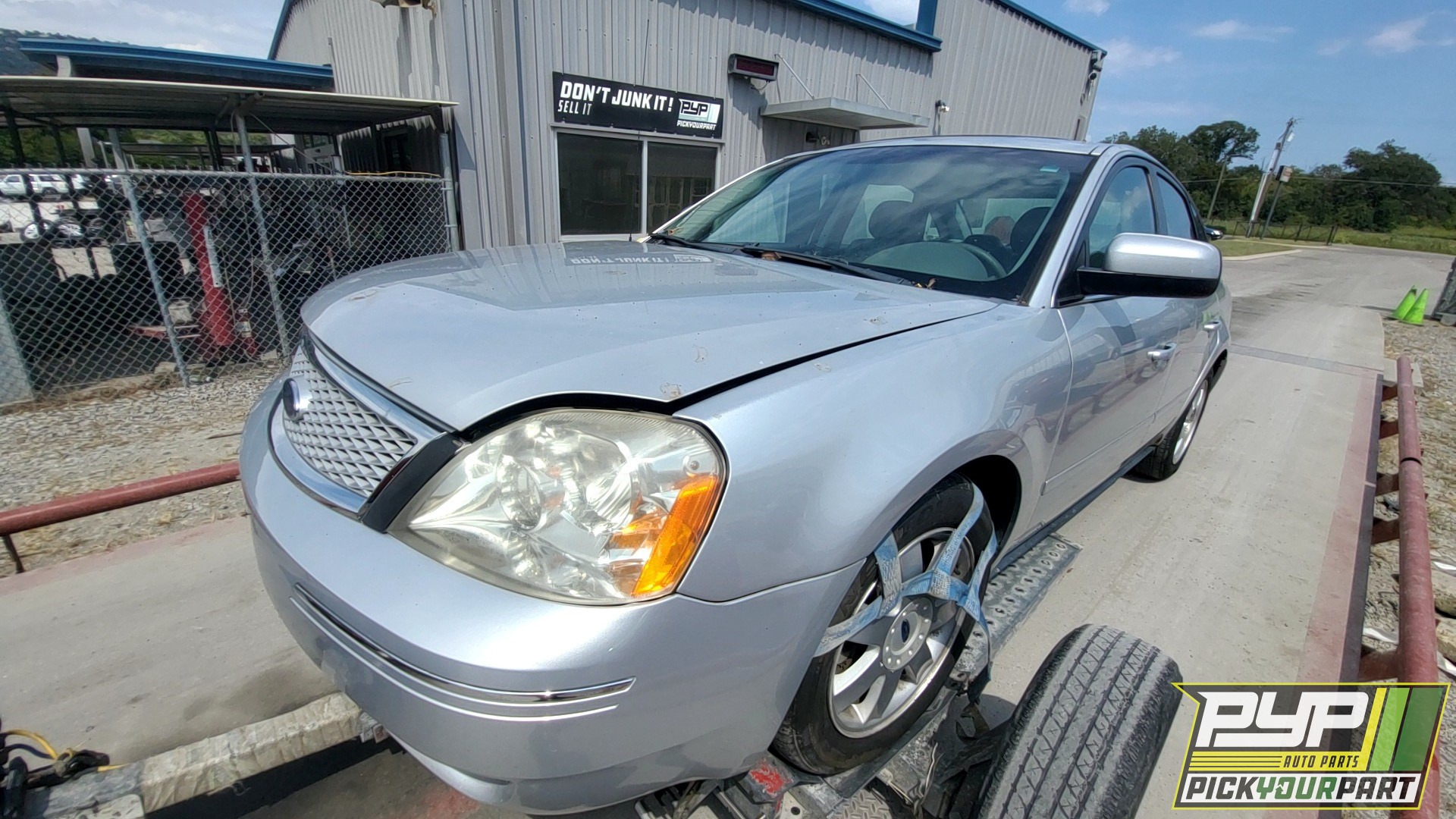 2005 FORD FIVE HUNDRED available for parts