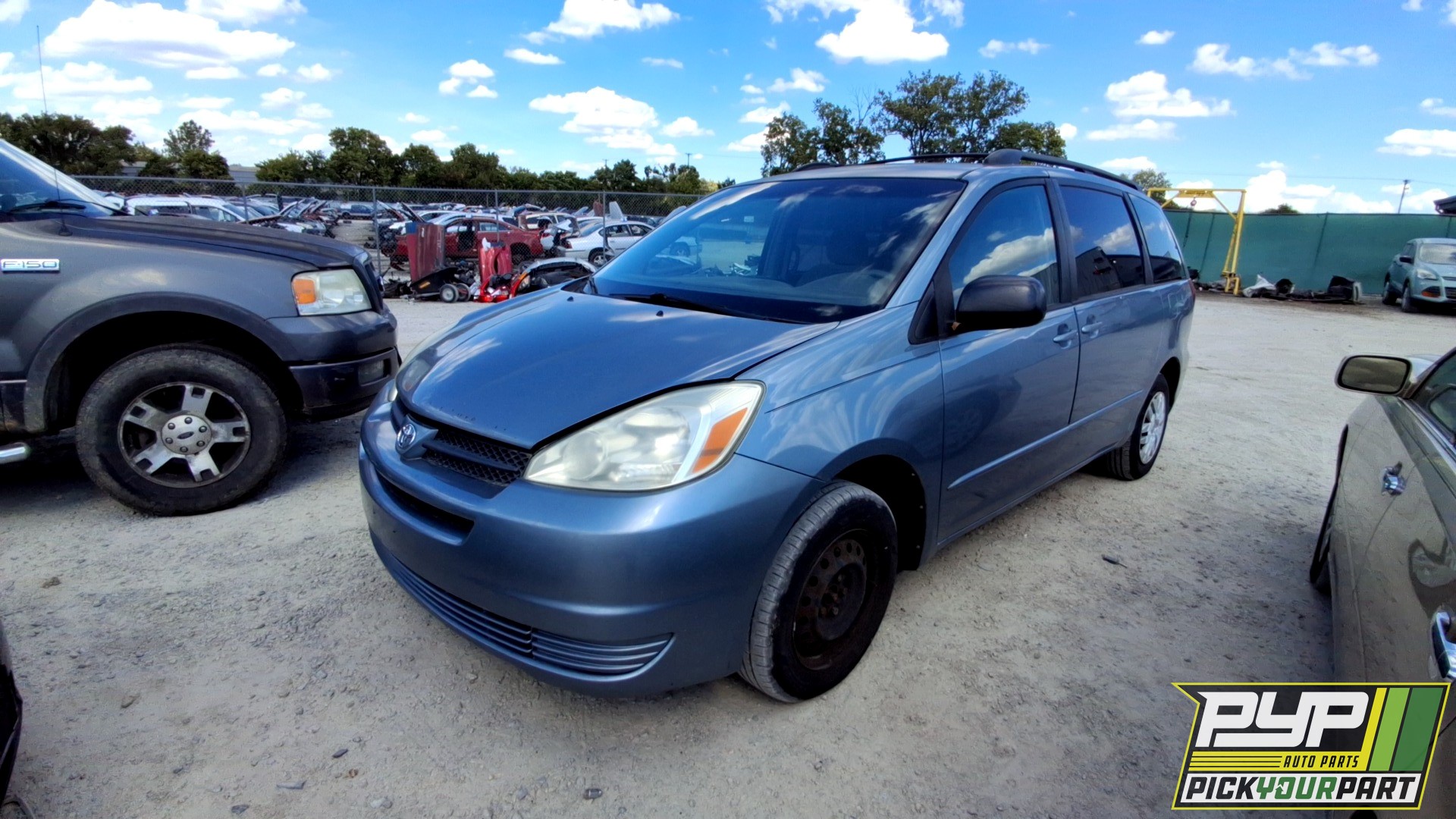 2004 TOYOTA SIENNA partes disponibles