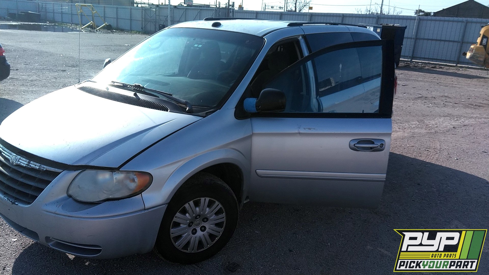 2005 CHRYSLER TOWN & COUNTRY available for parts