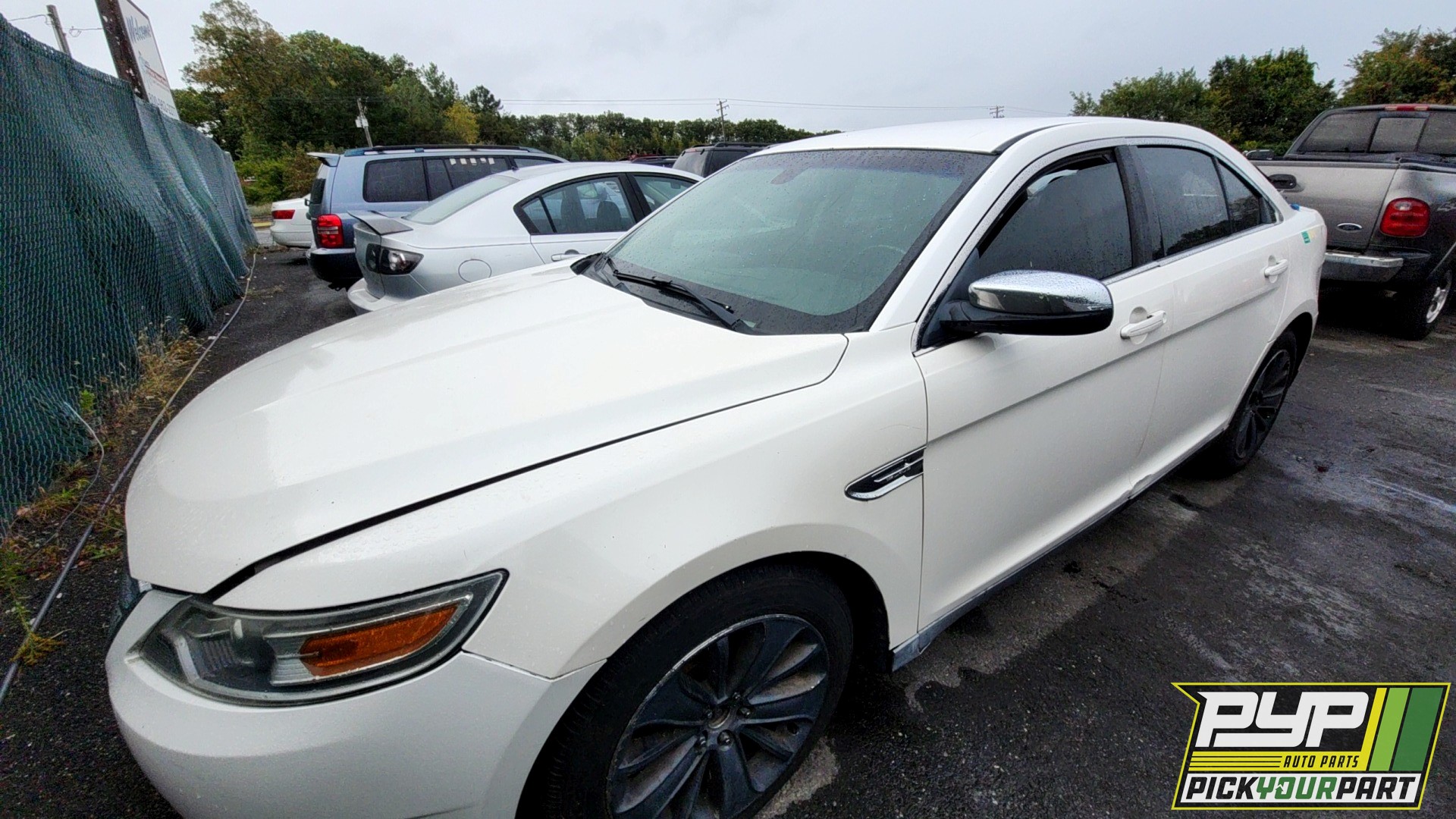 2010 FORD TAURUS available for parts