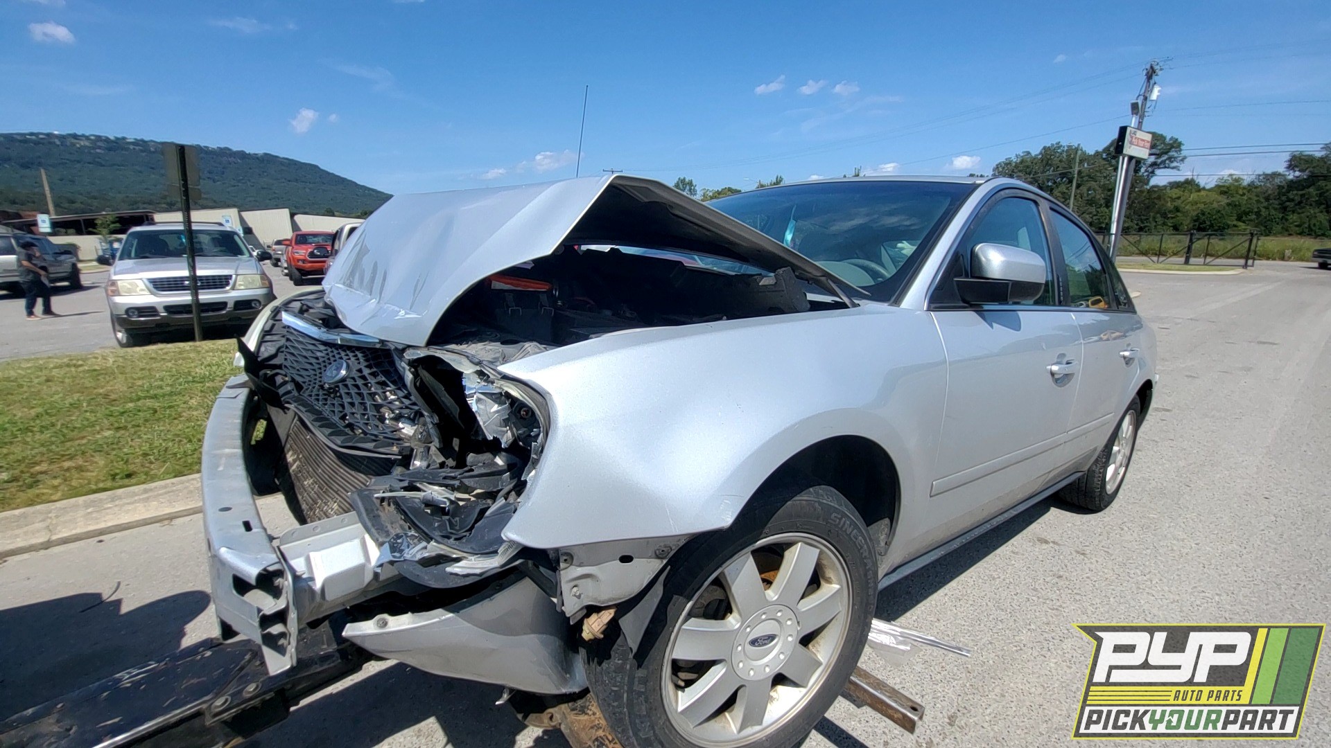 2005 FORD FIVE HUNDRED available for parts
