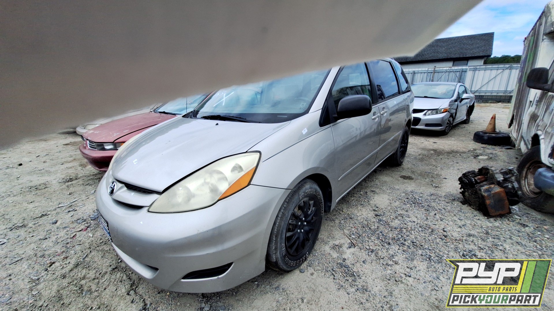 2006 TOYOTA SIENNA available for parts