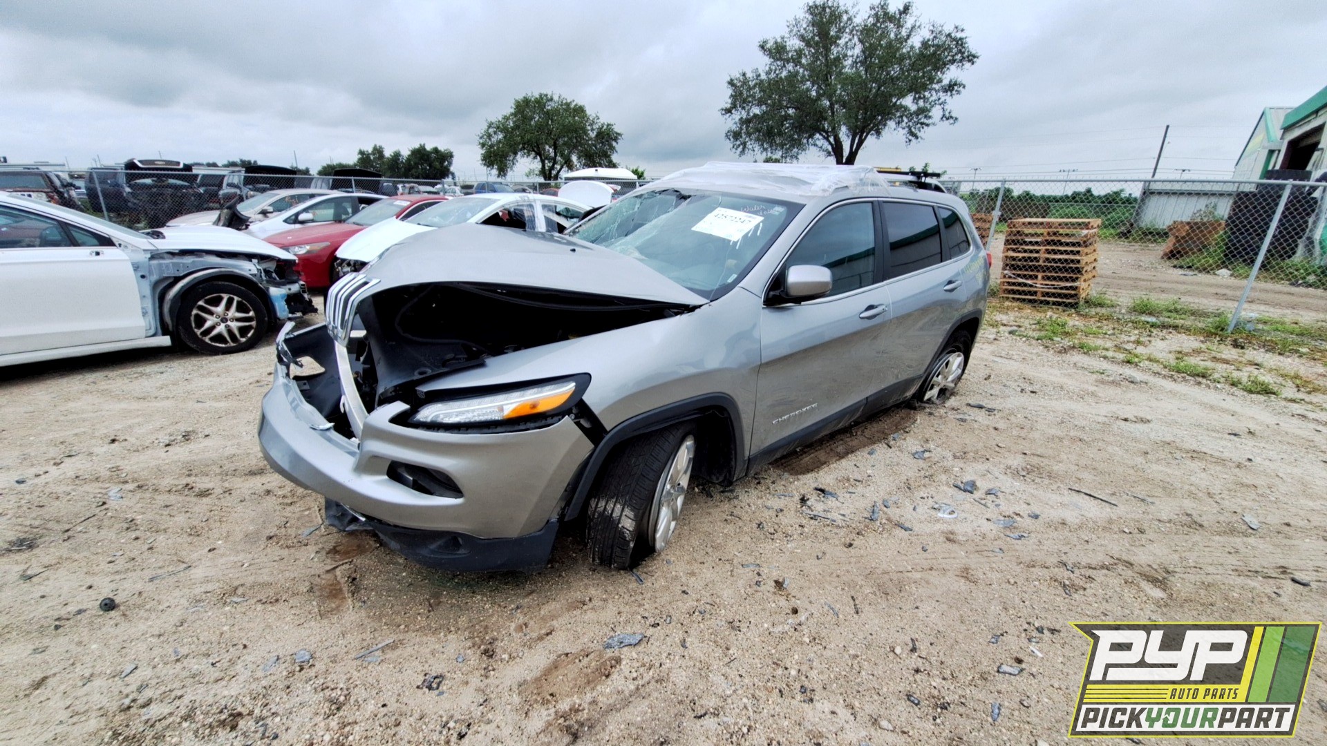 2017 JEEP CHEROKEE available for parts