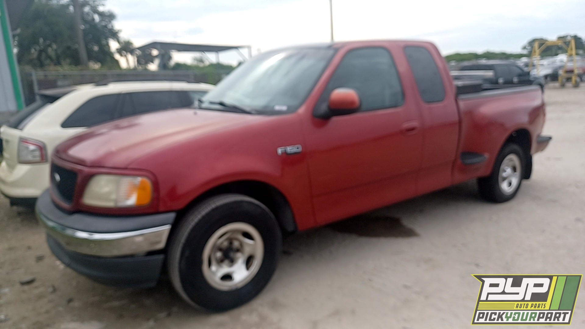 2000 FORD F-150 available for parts