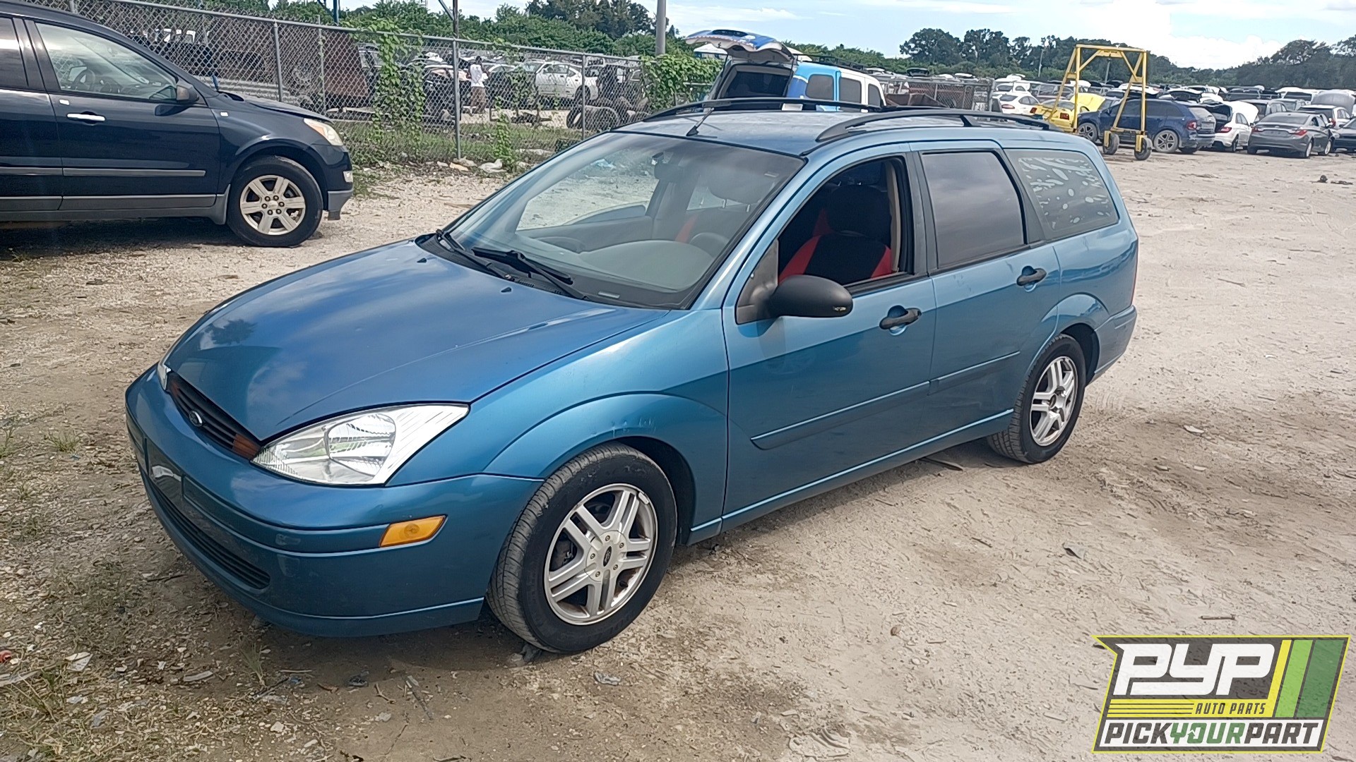 2000 FORD FOCUS available for parts