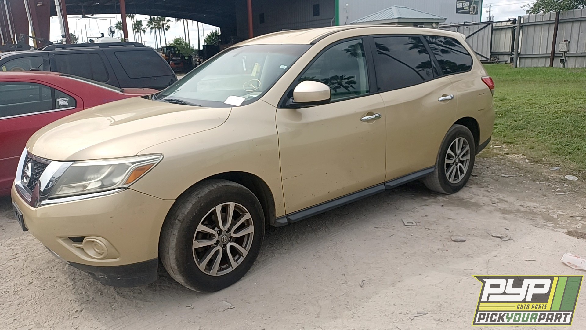 2013 NISSAN PATHFINDER available for parts