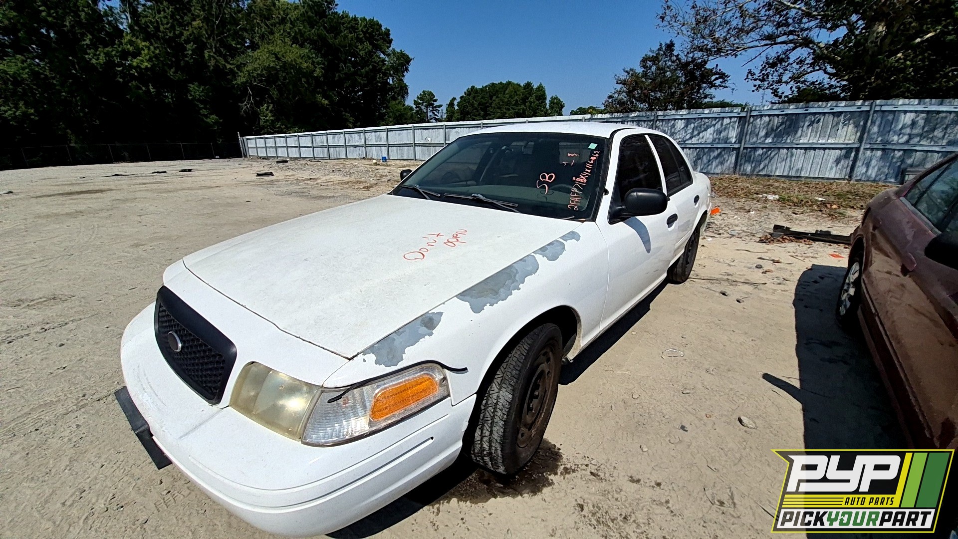 2004 FORD CROWN VICTORIA available for parts