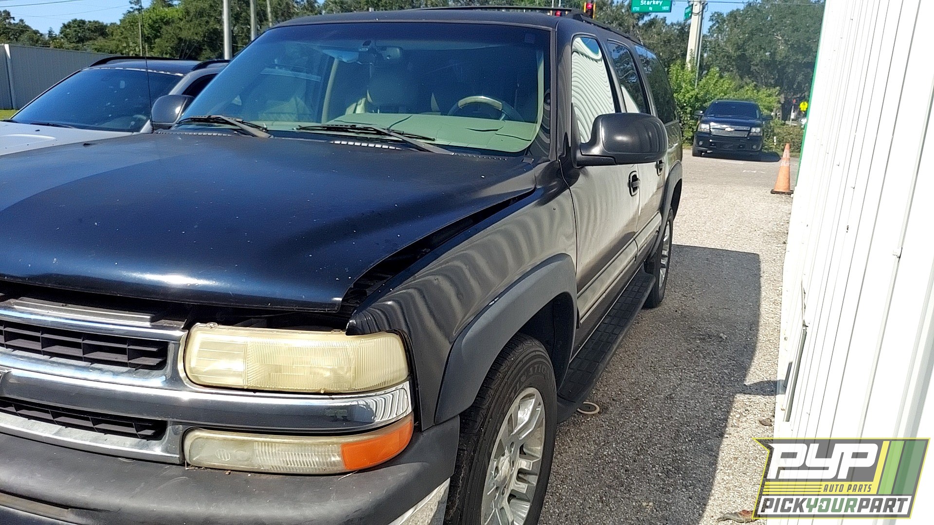 2001 CHEVROLET SUBURBAN 1500 available for parts