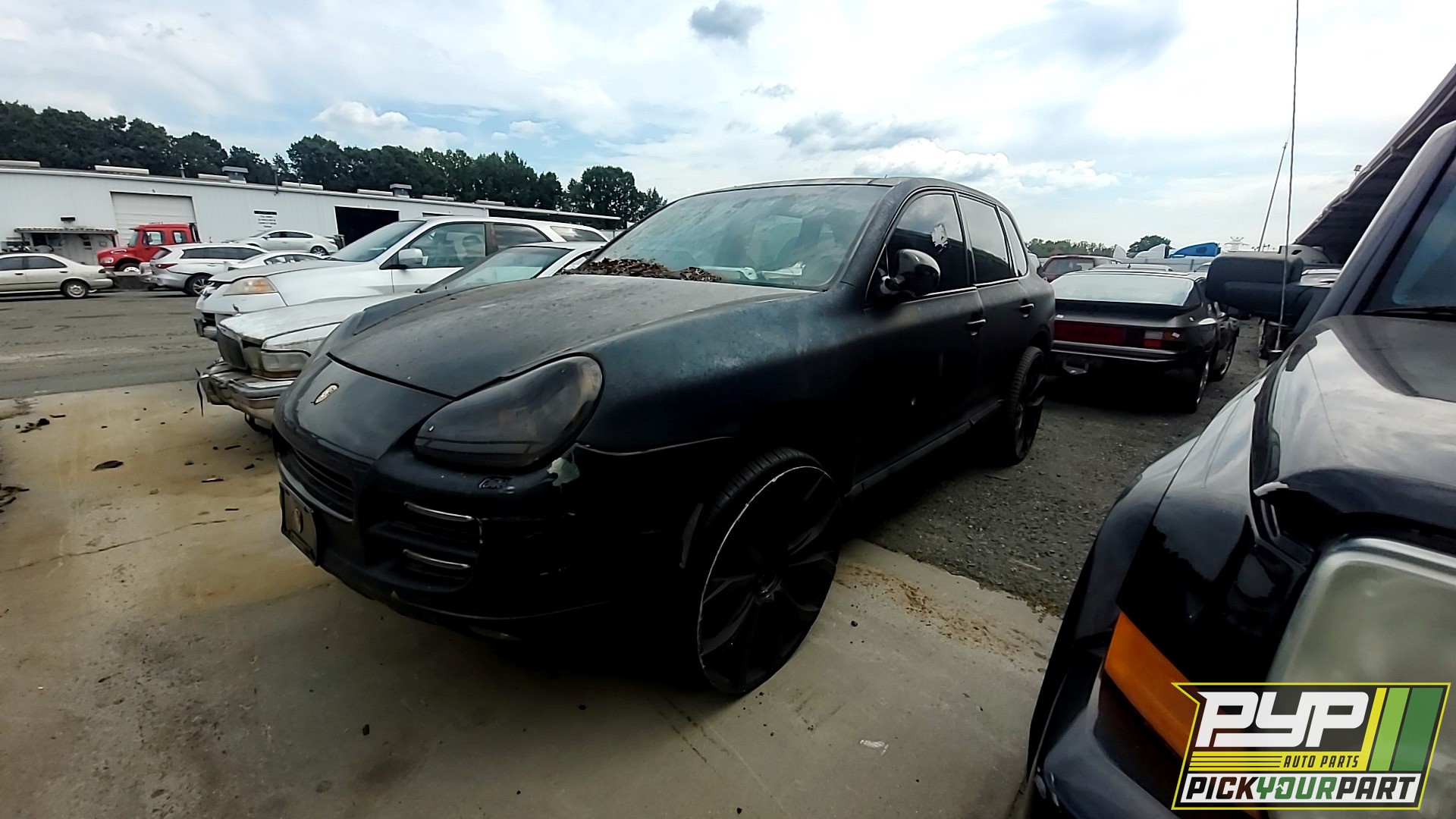2004 PORSCHE CAYENNE available for parts