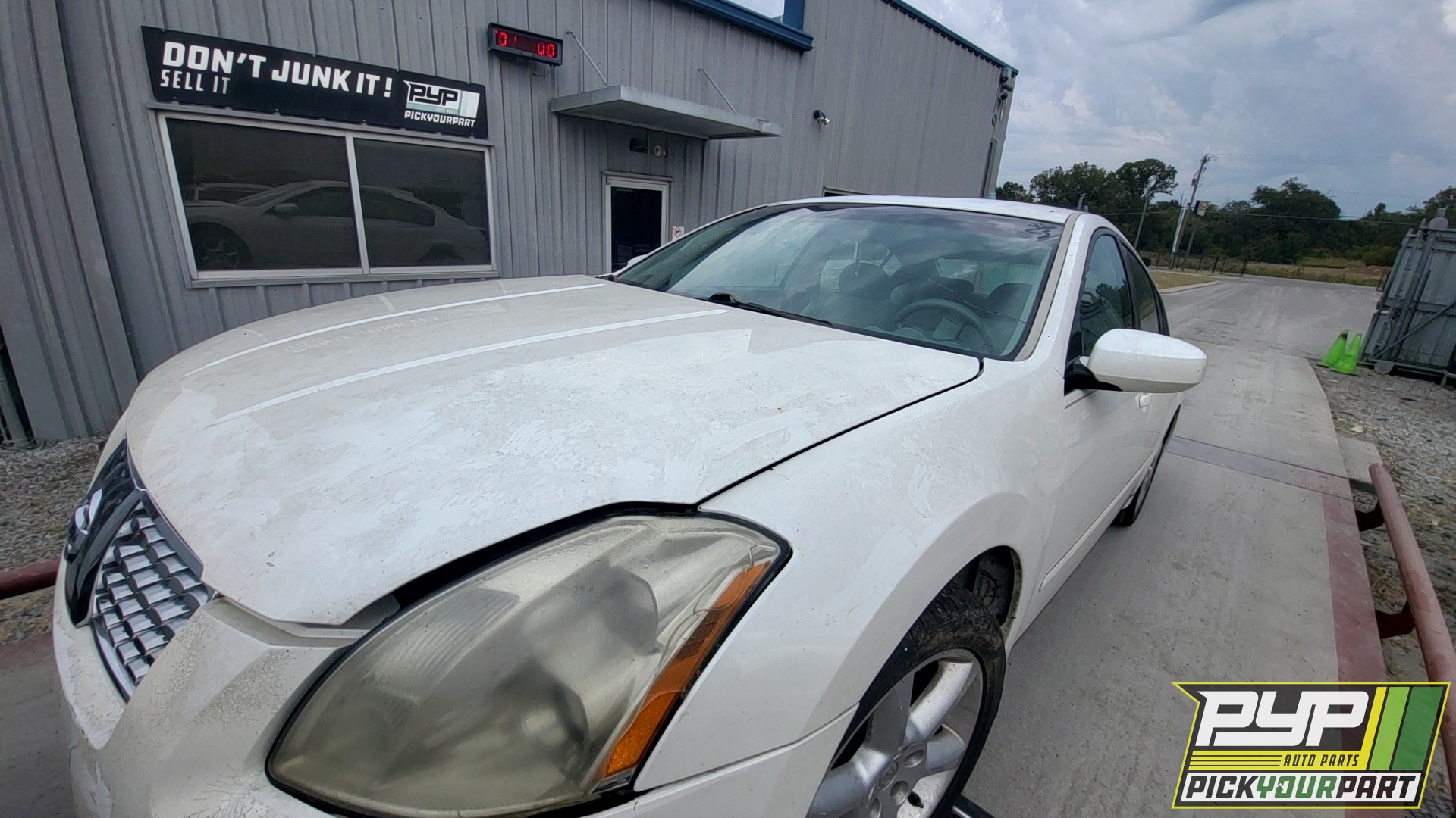 2006 NISSAN MAXIMA available for parts