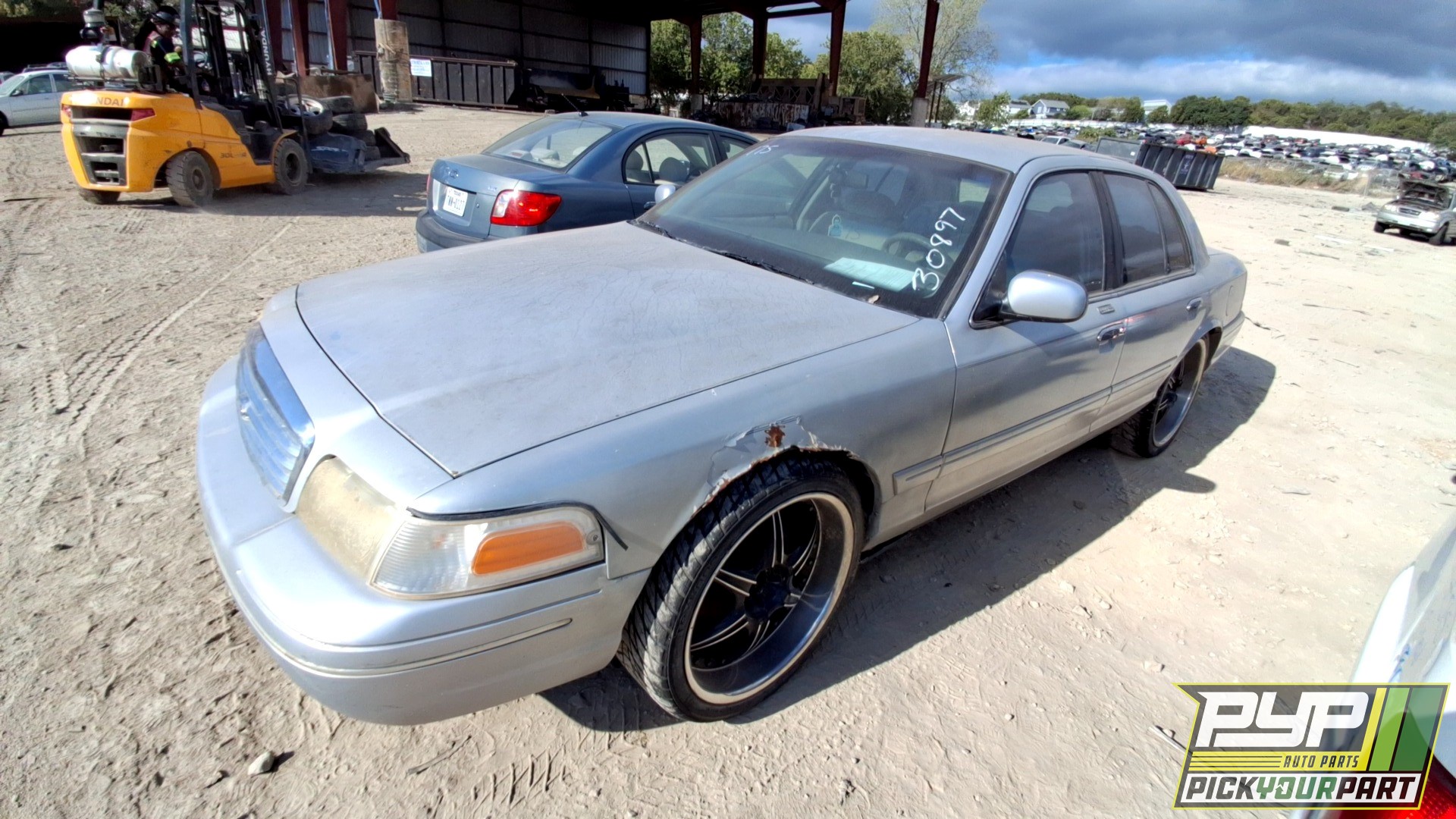 2001 FORD CROWN VICTORIA available for parts