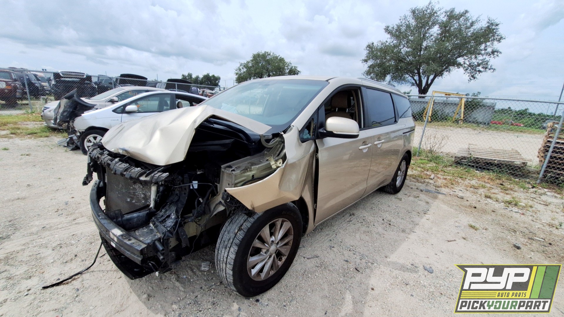 2017 KIA SEDONA available for parts